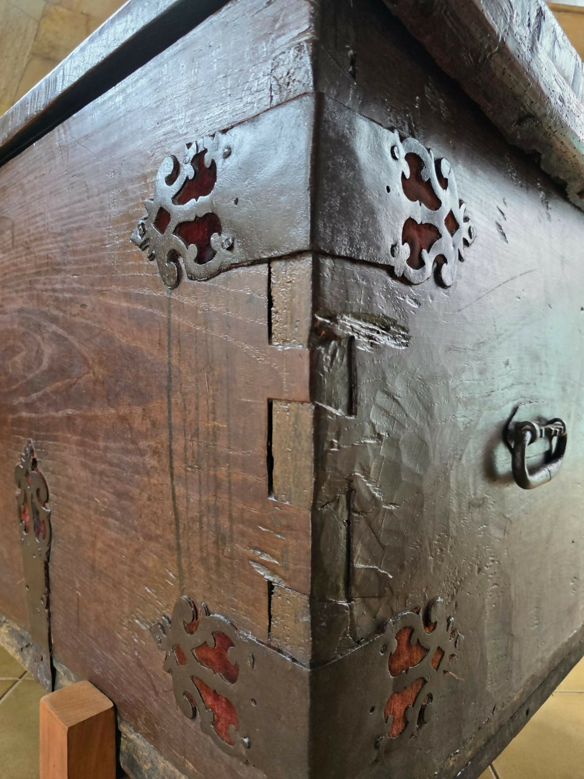 Baú centenário em tábua única