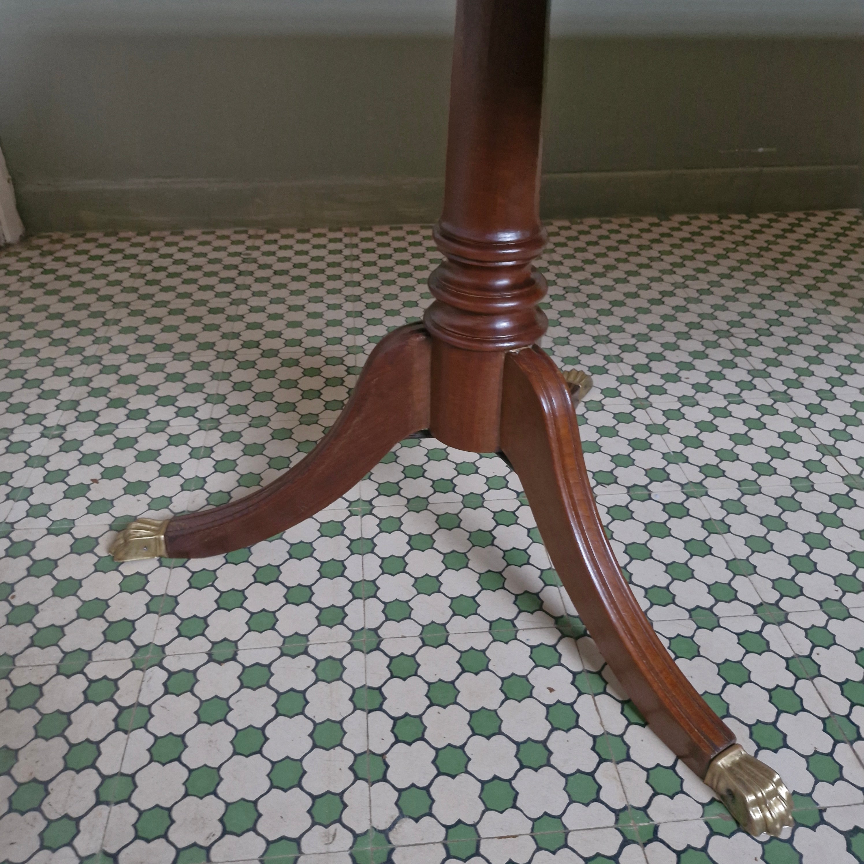 Mesa de jantar Retangular extensível estilo Inglês com pés de leão - restaurada 