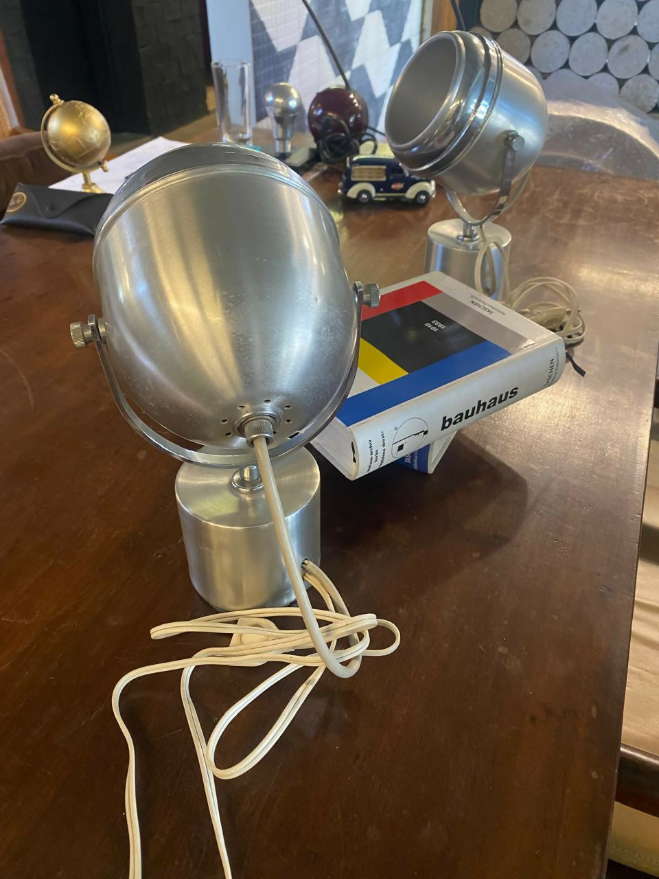 Par de luminarias de mesa anos 70. Aluminio natural