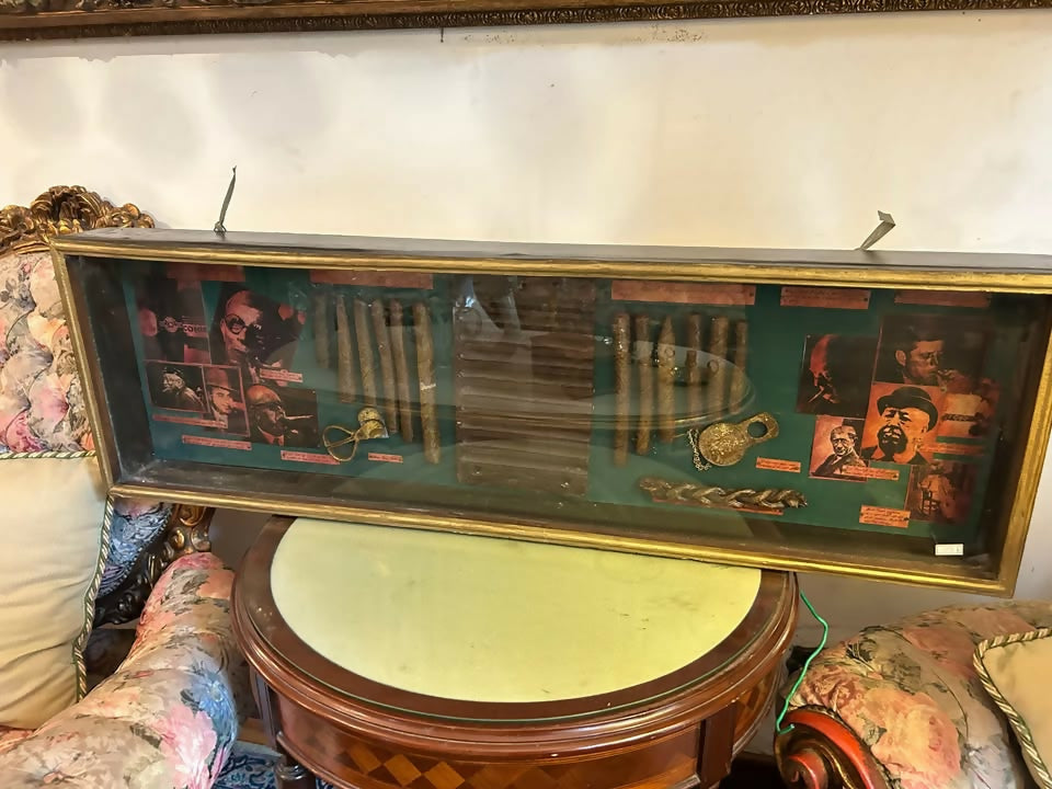 Quadro De Charutos em caixa de moldura e vidro