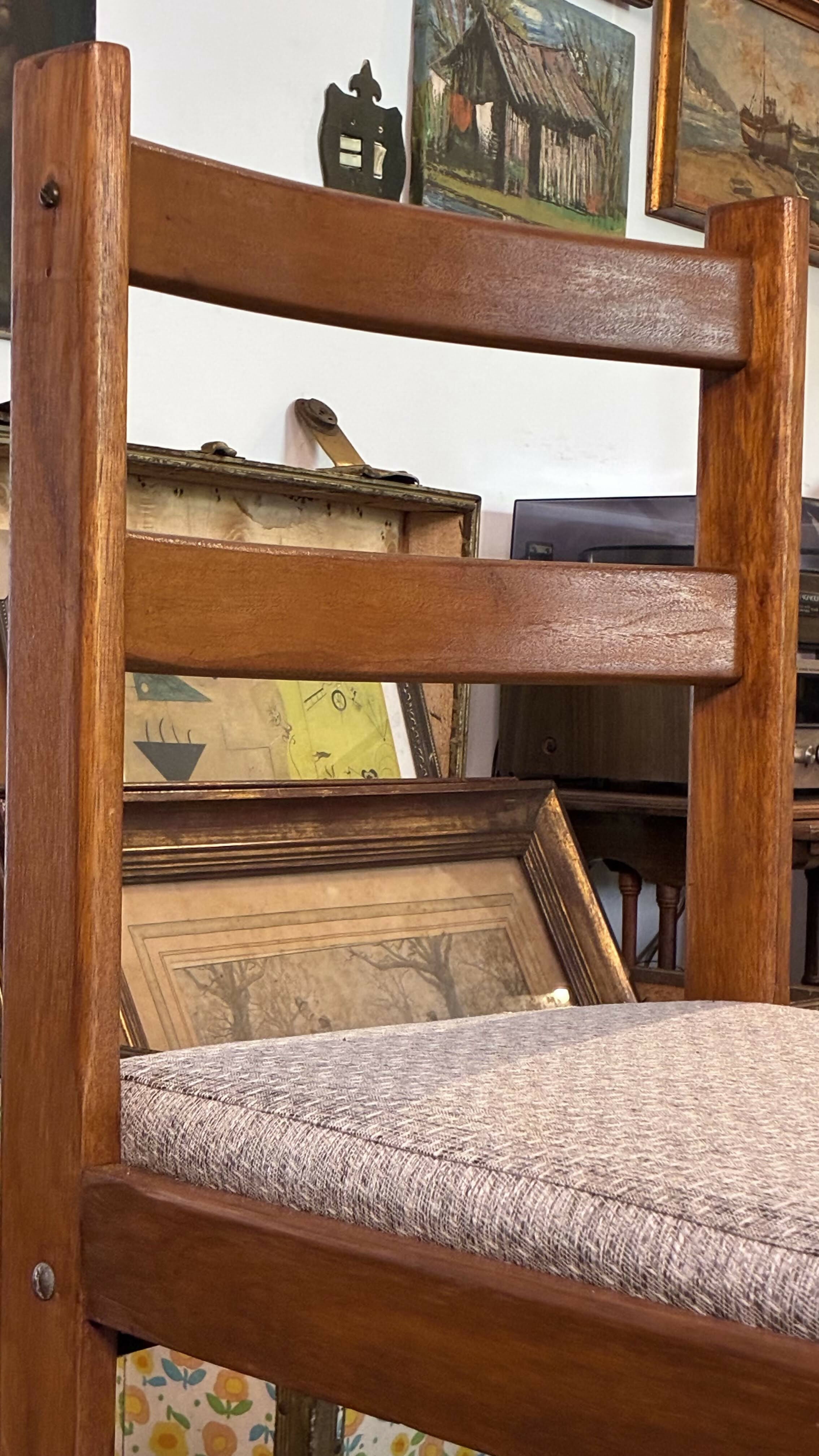 Cadeiras antigas em Madeira (valor unitário)