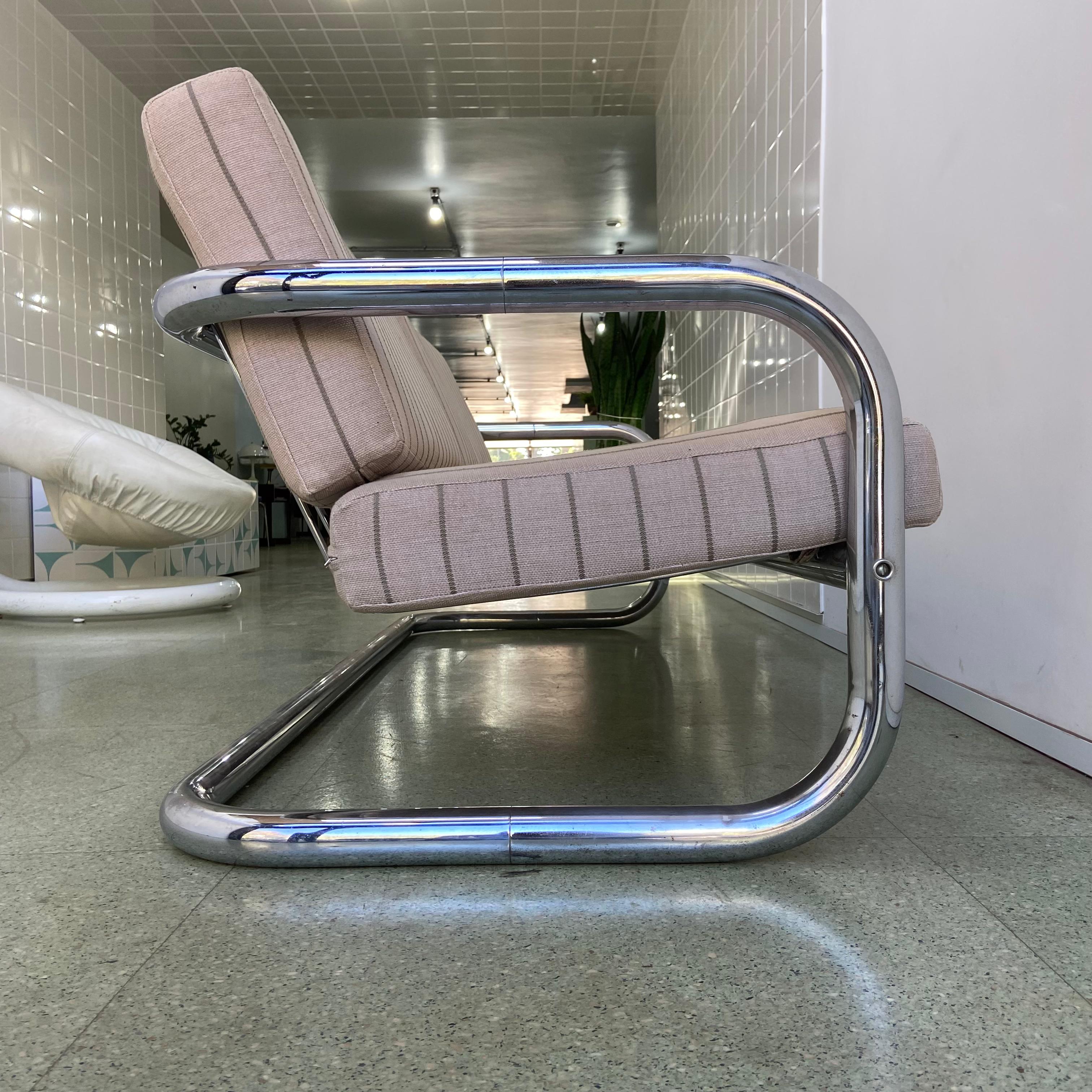Sofá tubular em metal, 3 lugares "Linha Kopenhagen" Geraldo de Barros.