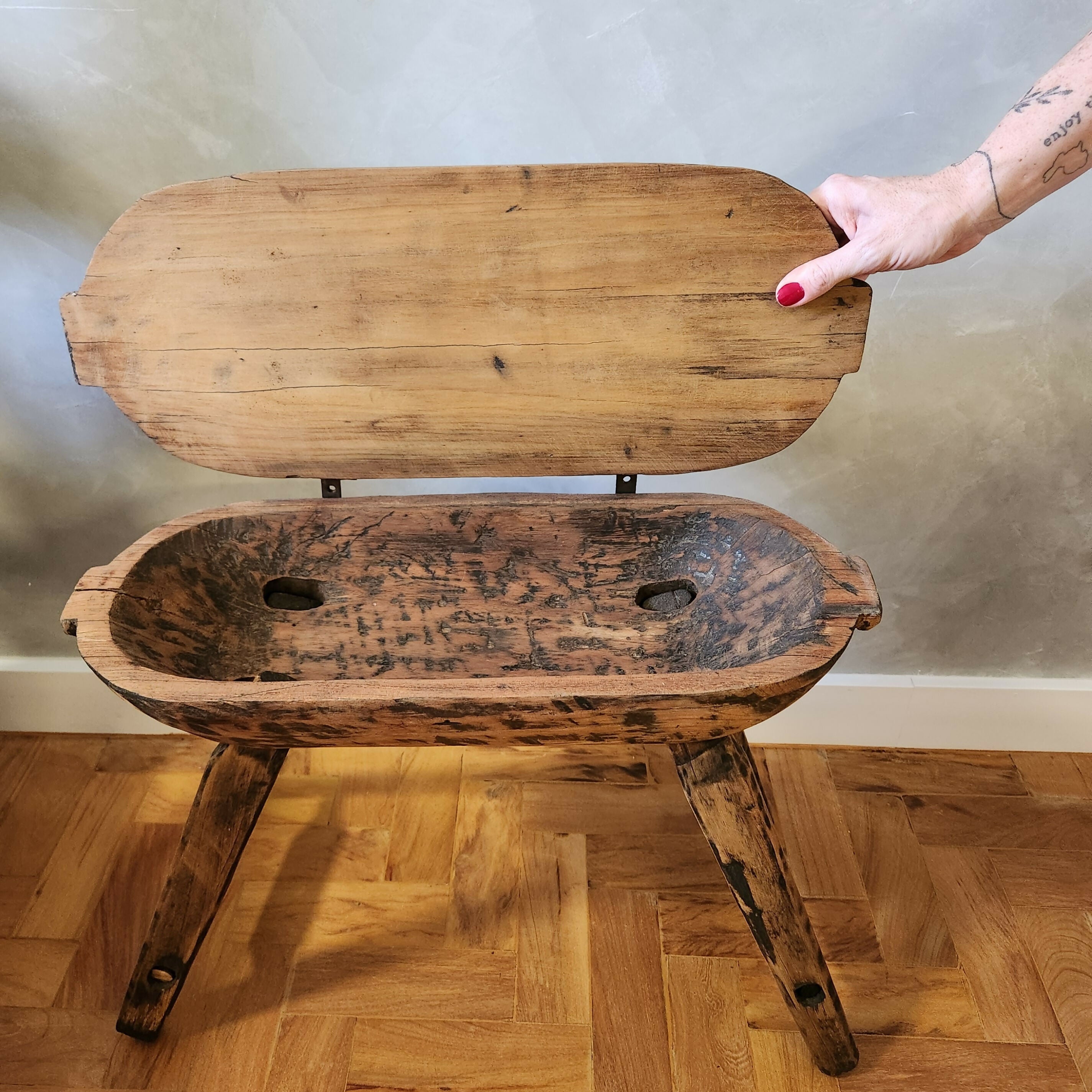 Mesinha de apoio / baú em madeira maciça