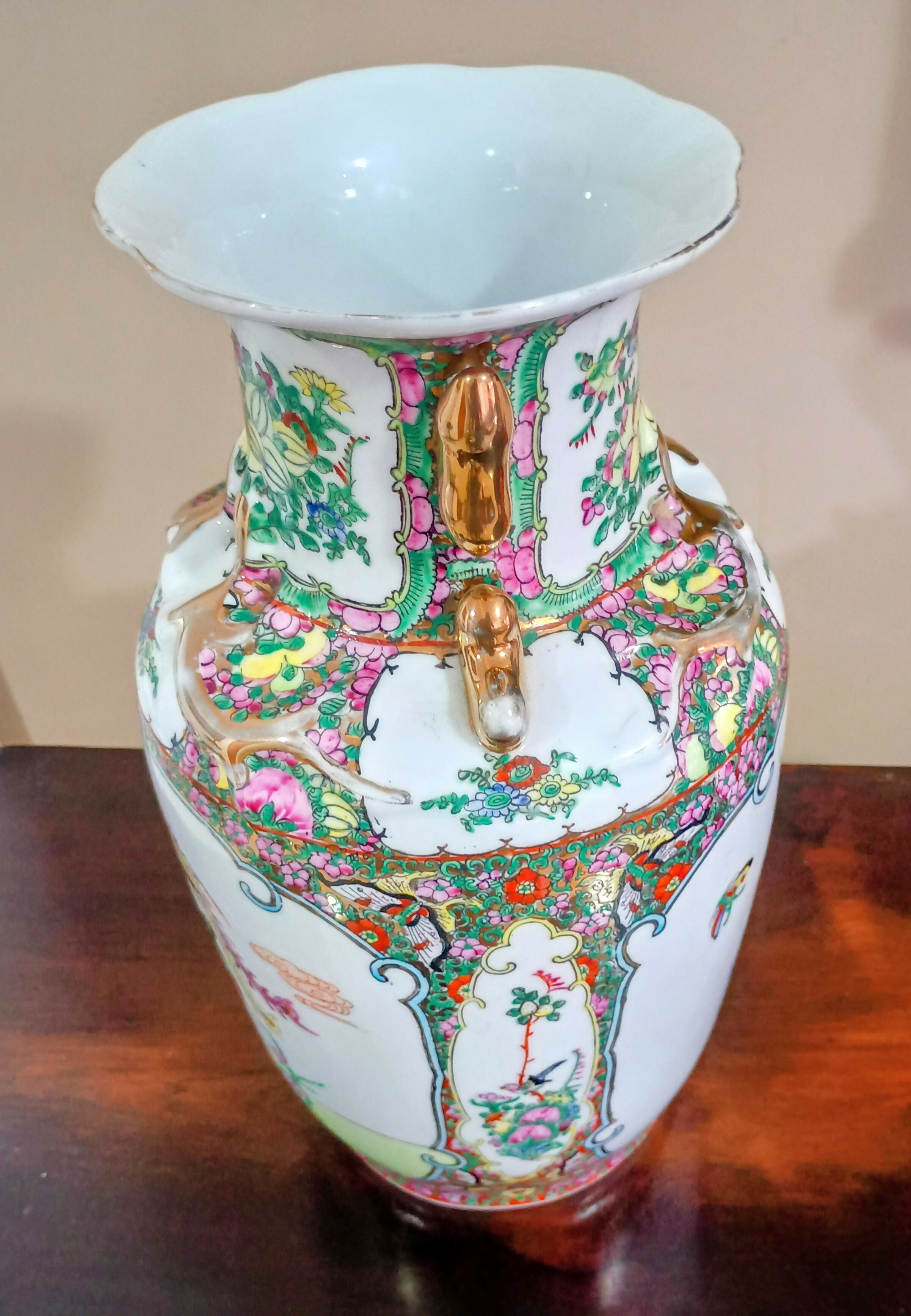 VASO EM PORCELANA CHINÊS “FAMÍLIA ROSA"