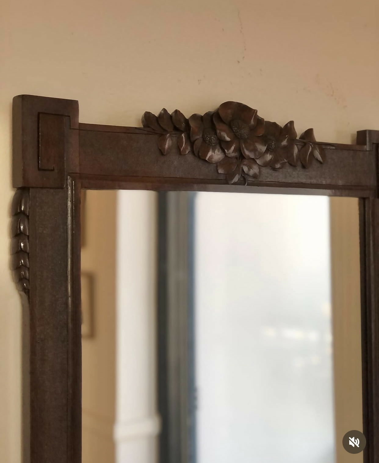 Espelho em Imbuia com detalhes torneados
