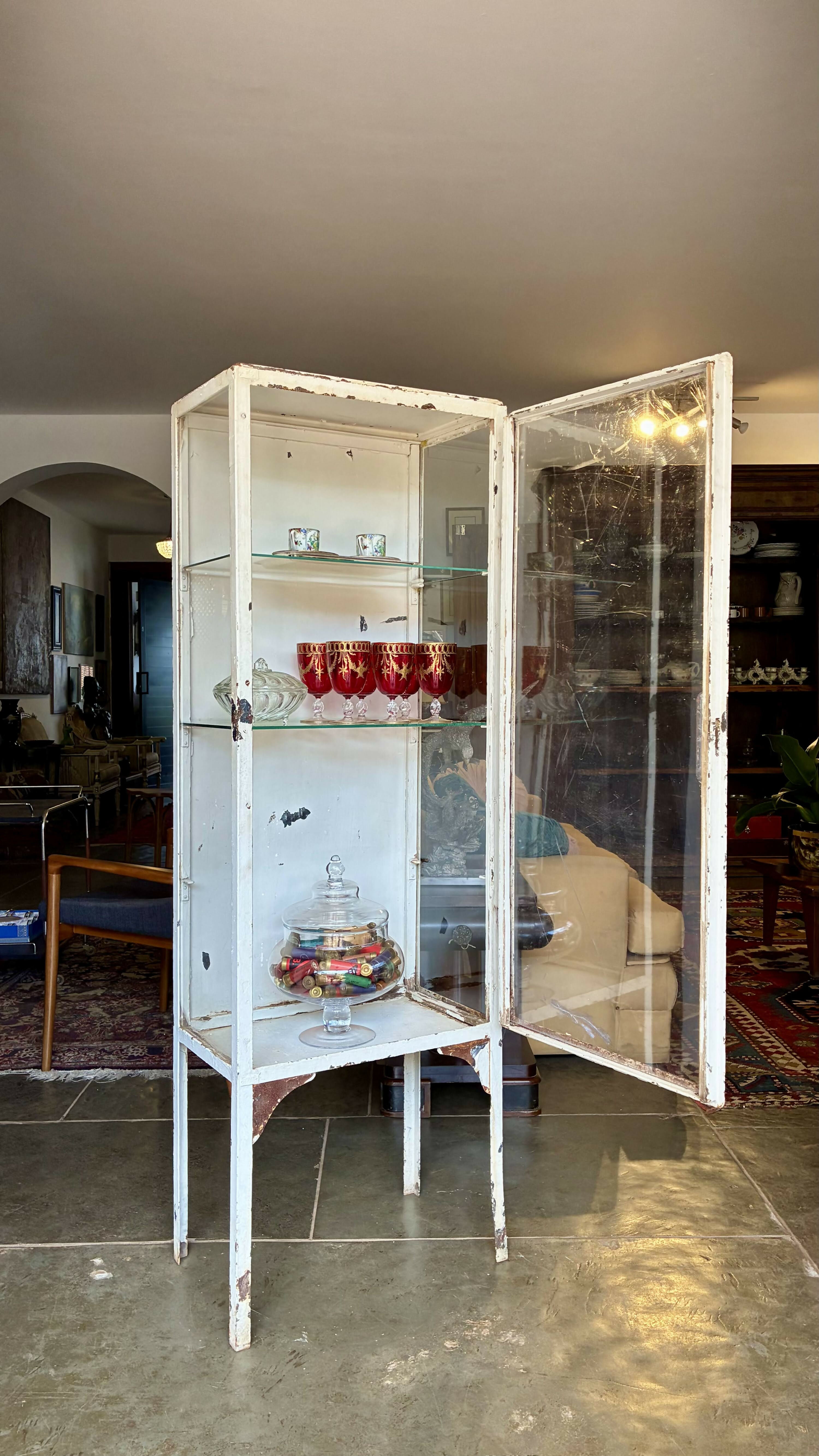 Armário de Farmácia Antigo