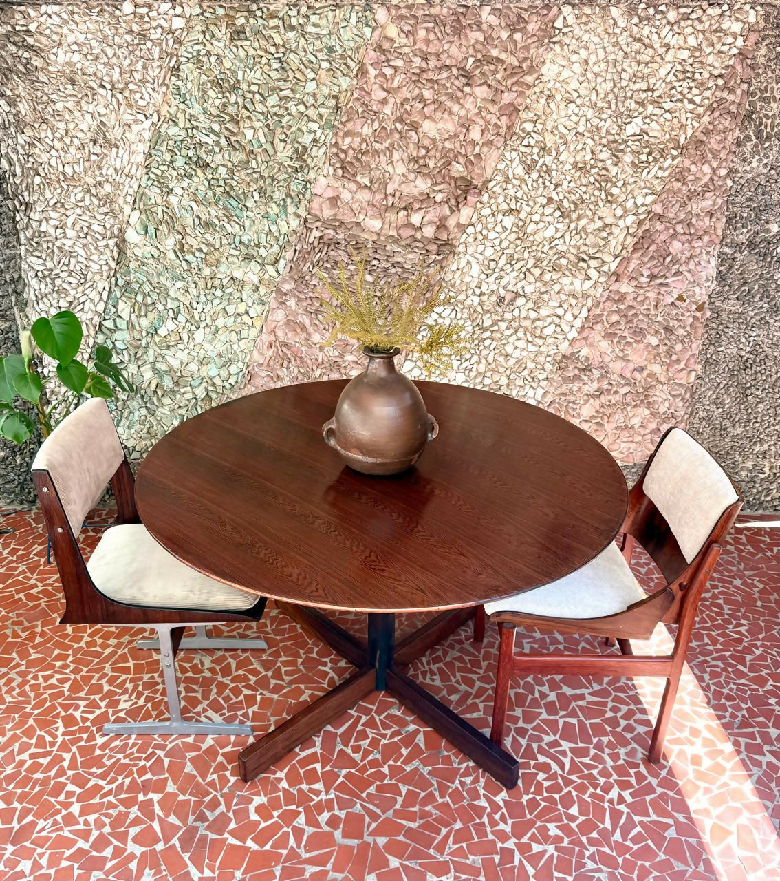 Mesa de jantar redonda em Jacarandá - Ernesto Hauner (Mobilínea)