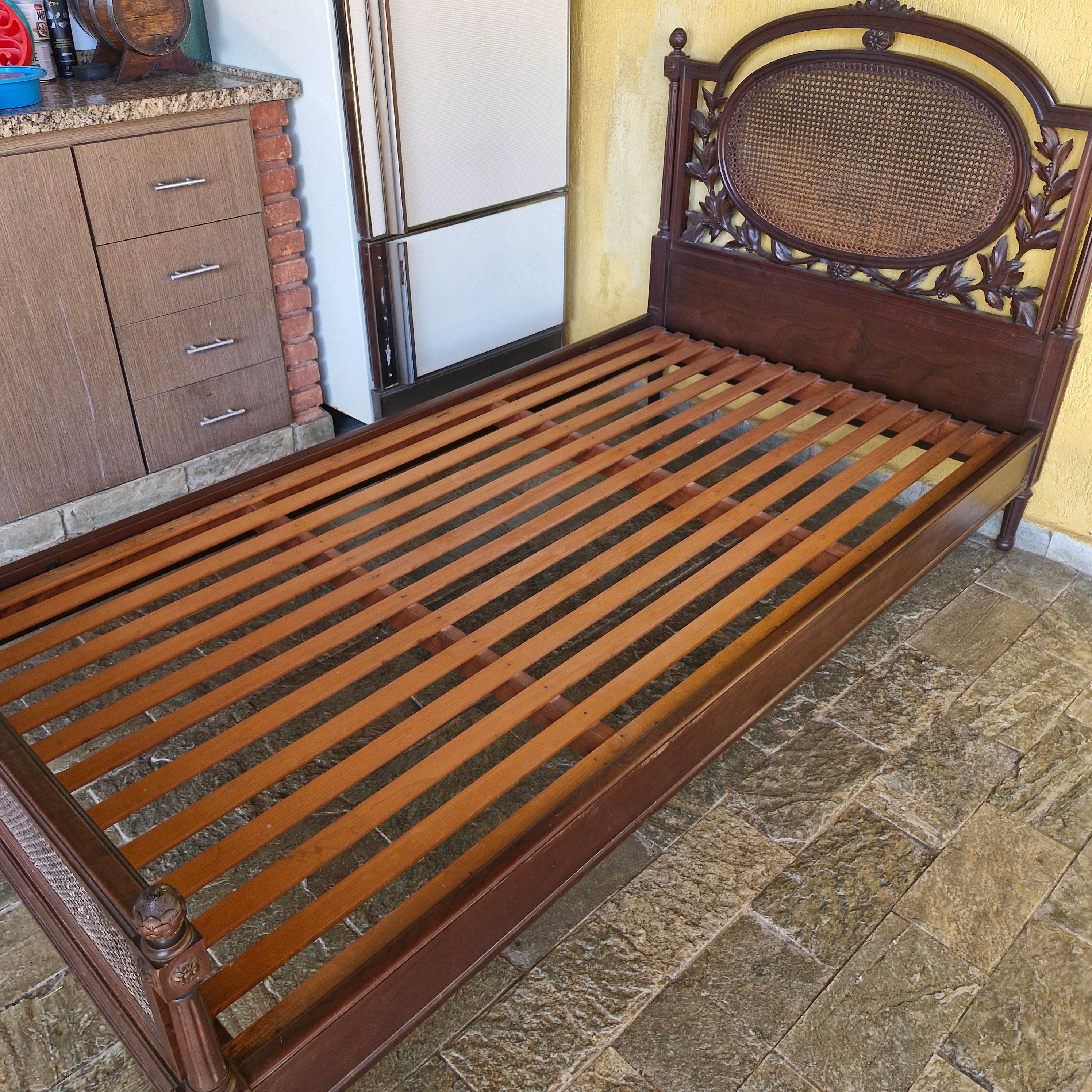 Cama Solteiro em Jacaranda Bahia e Palhinha natural