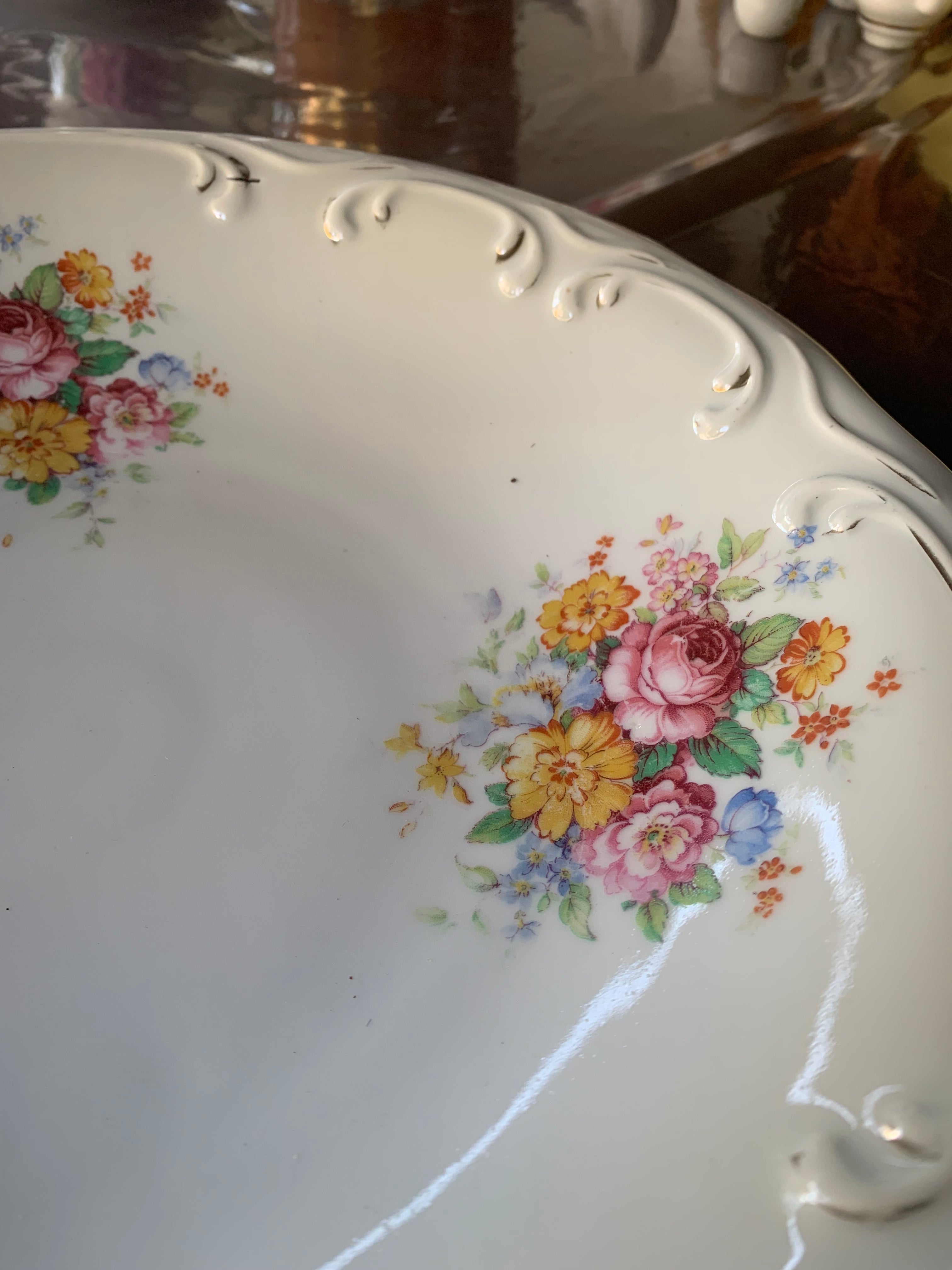 Grande e muito antiga travessa funda porcelana Schimdt com motivos florais 