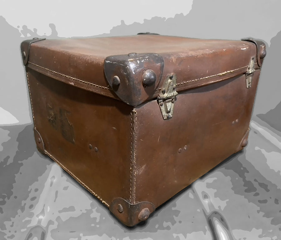 Mini baú antigo de couro
