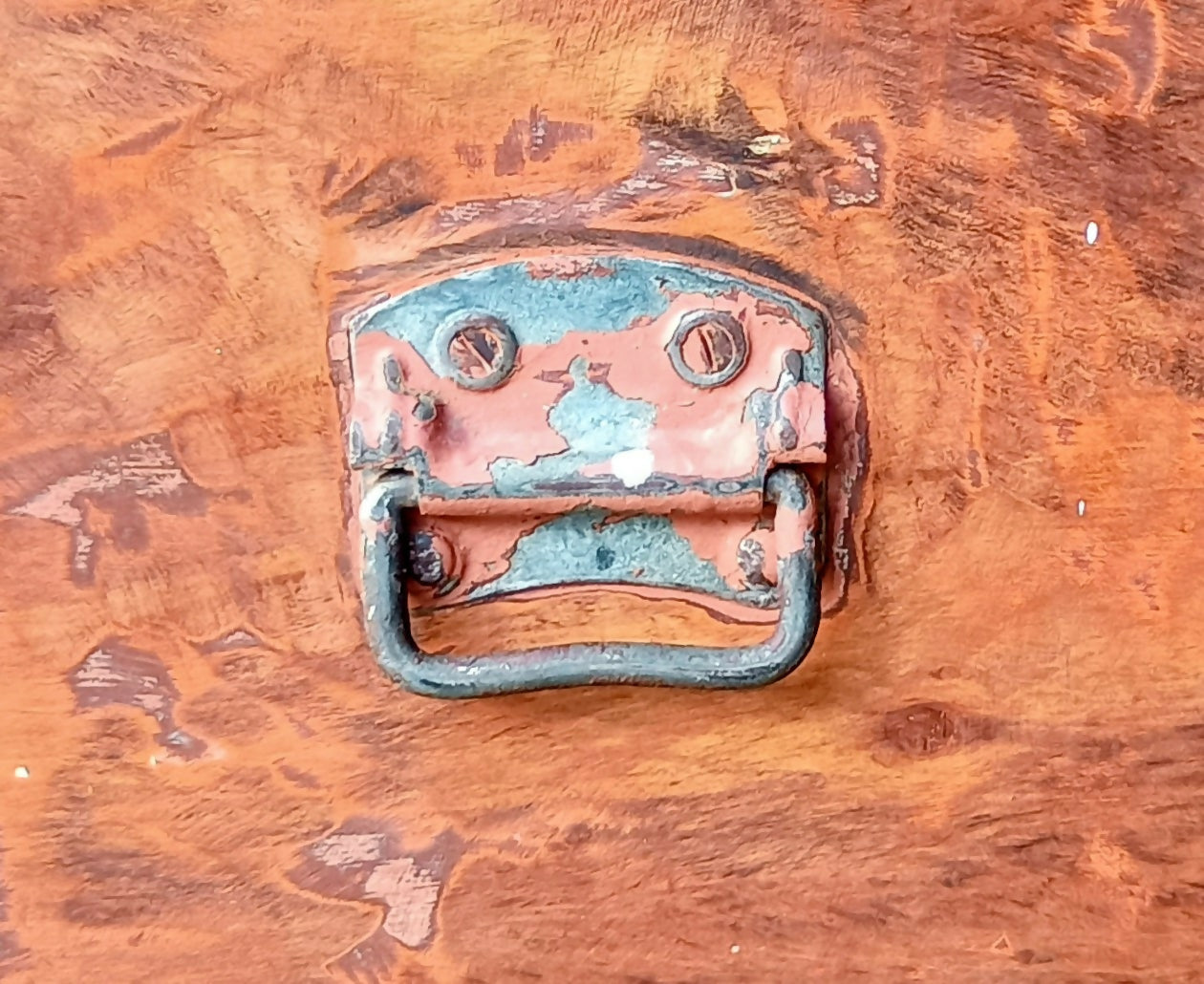 Baú antigo em peroba maciça final séc. XIX