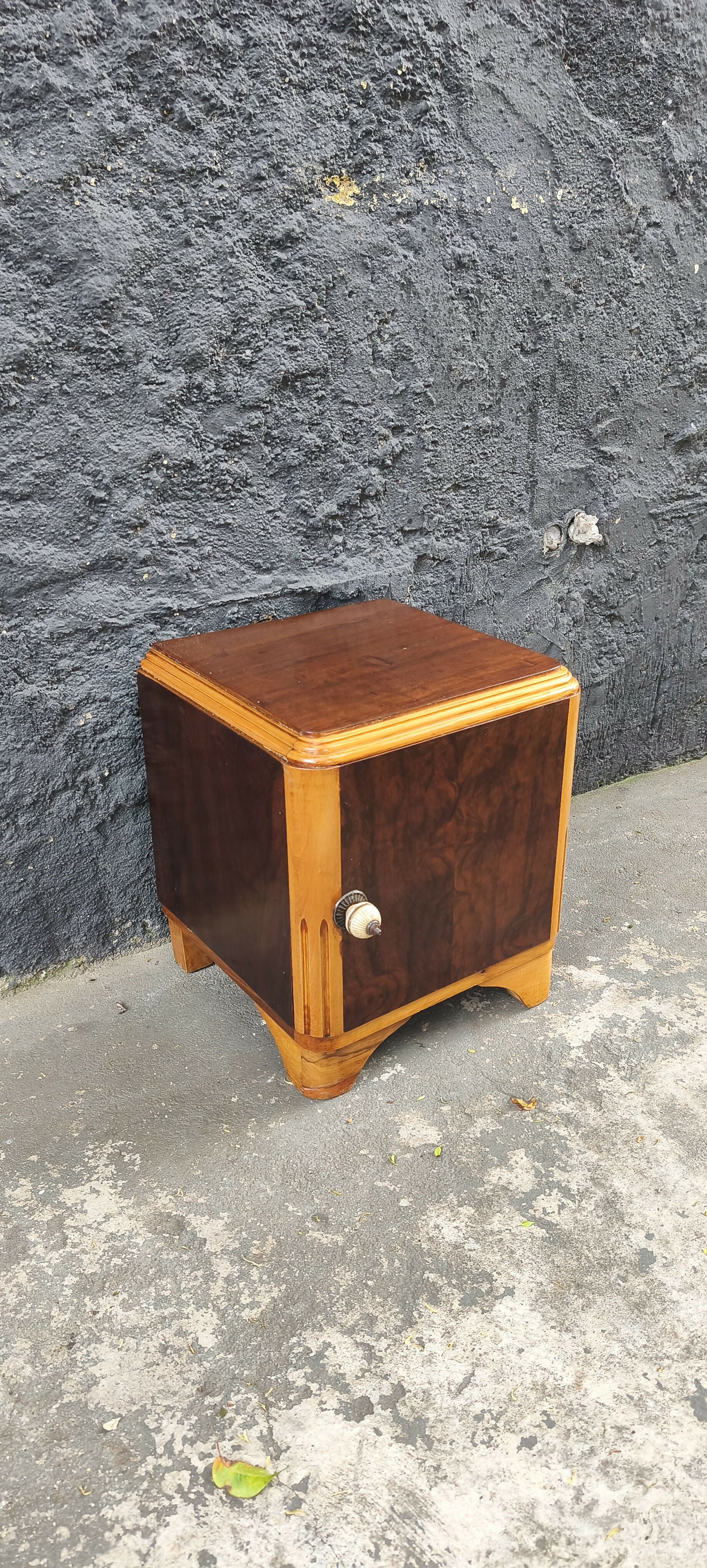 Mesa de cabeceira ou auxiliar estilo Art Déco