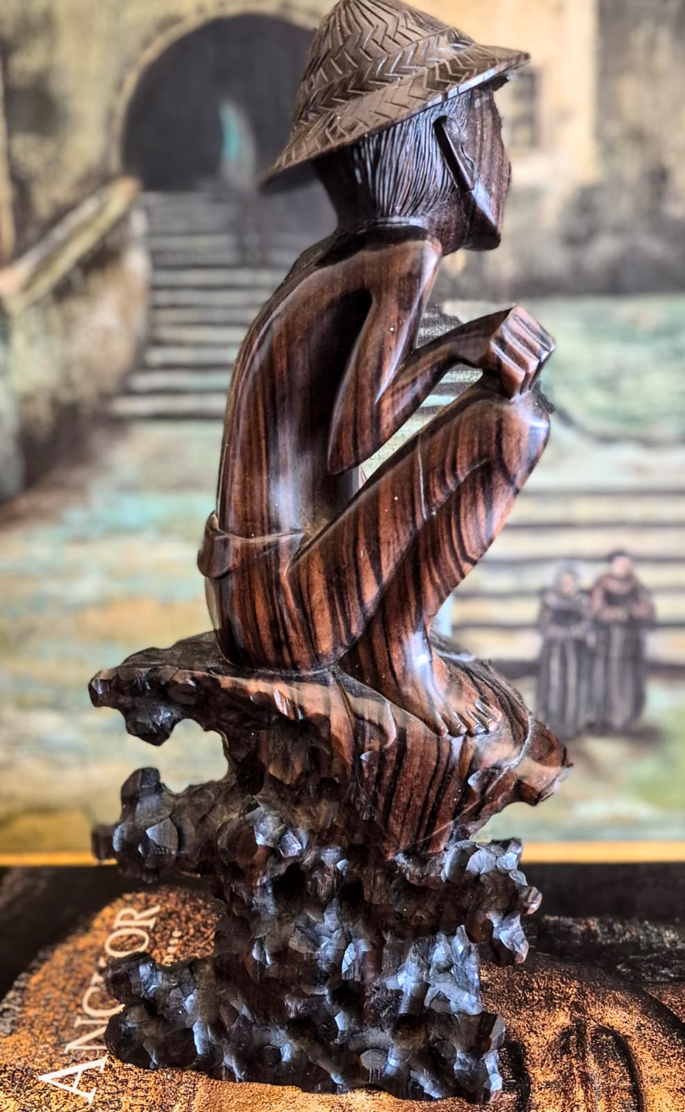 Escultura deslumbrante em jacarandá balinês de pescador.  Peça talhada em bloco único incrível.