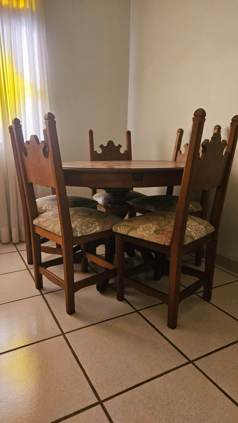 Mesa de Madeira Maciça com Estensor + 6 Cadeiras