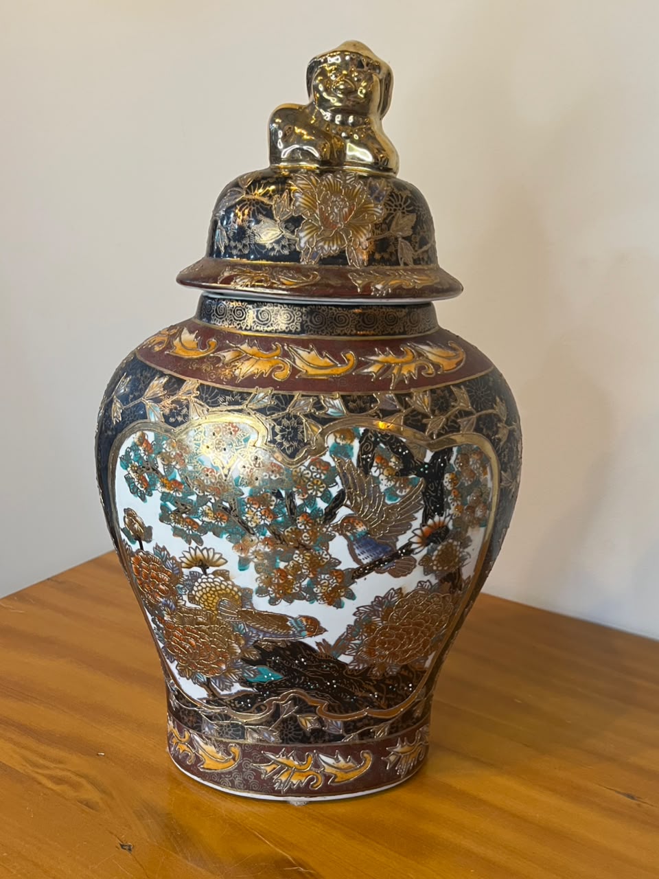 Potiche Oriental em Porcelana – Aves, Flores e Dourado