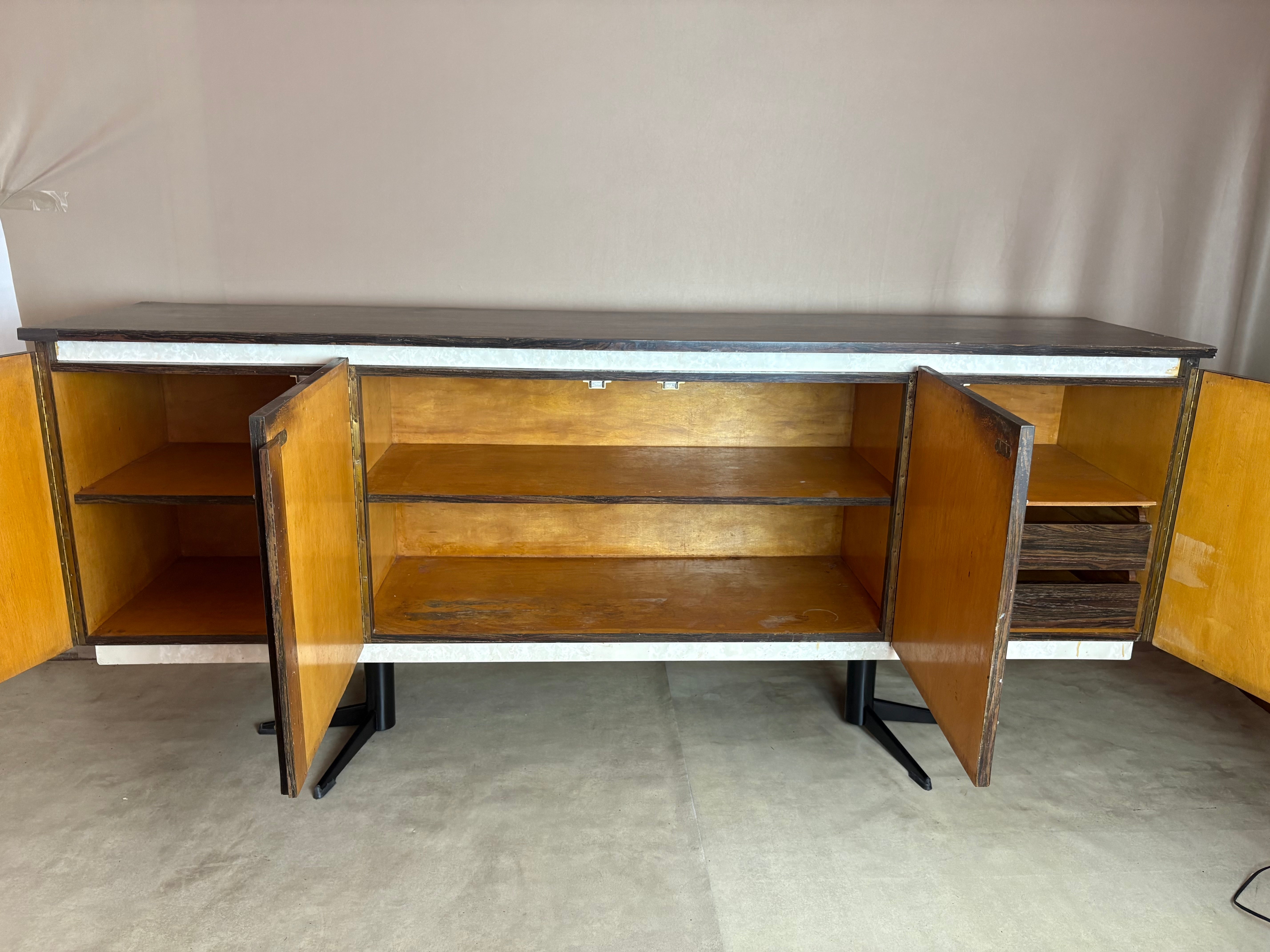 Buffet em fórmica anos 60