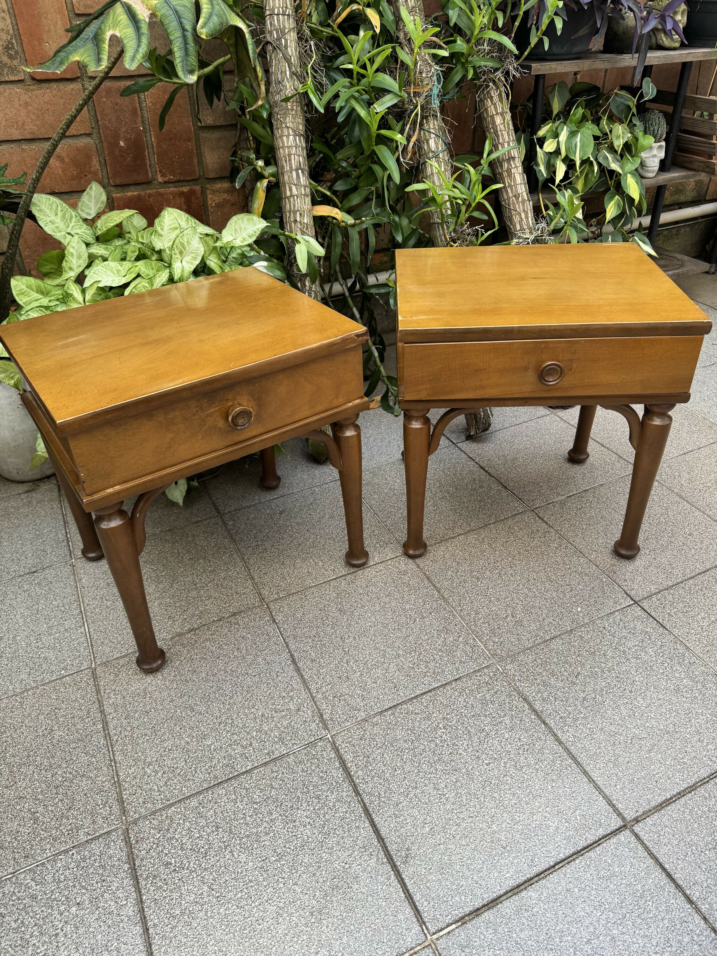 RARIDADE - Mesinhas de Cabeceira Anos 50 Gerdau SELADAS