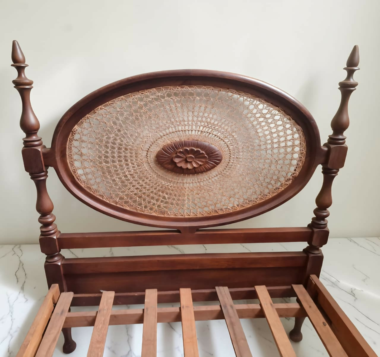 Cama de Solteiro em Palhinha