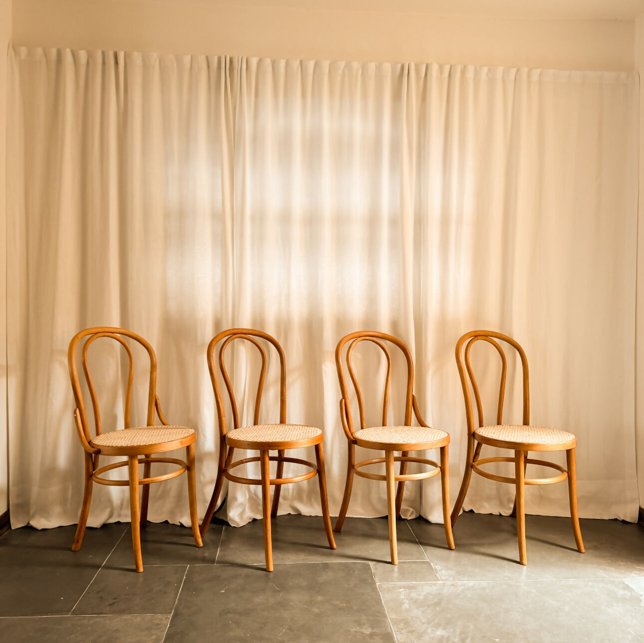 Cadeiras nº 18: Thonart (valor unitário)