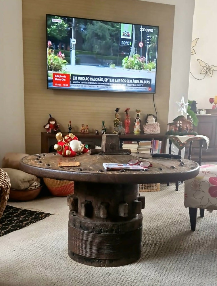 Mesa de Centro com Roda de Carro de Boi Original – Peça Rústica / Antiga