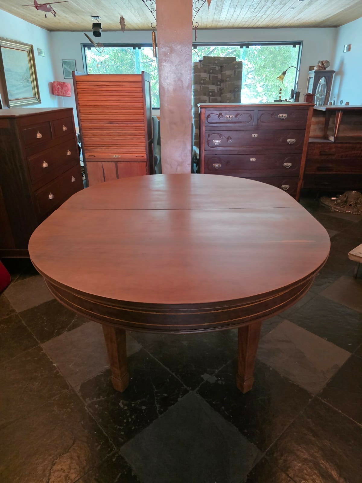 Mesa inglesa, George hepplewhite, com fina marchetaria e madeiras maciças