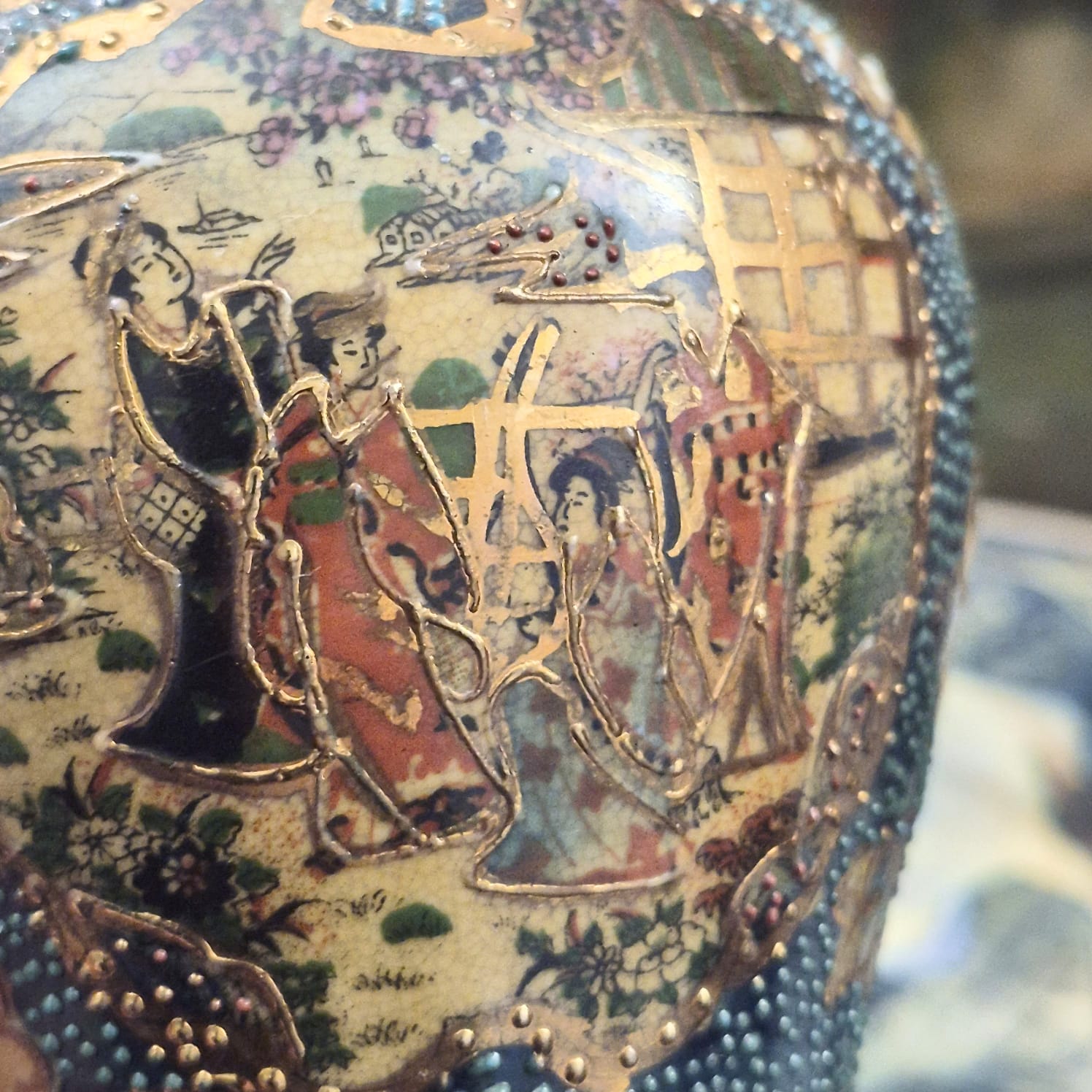 Potiche incensario em porcelana chinesa vintage estilo Satsuma, em perfeito estado.