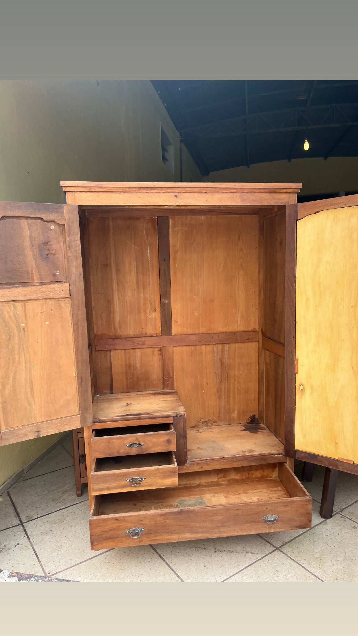 GUARDA ROUPA DE SOLTEIRO ANTIGO