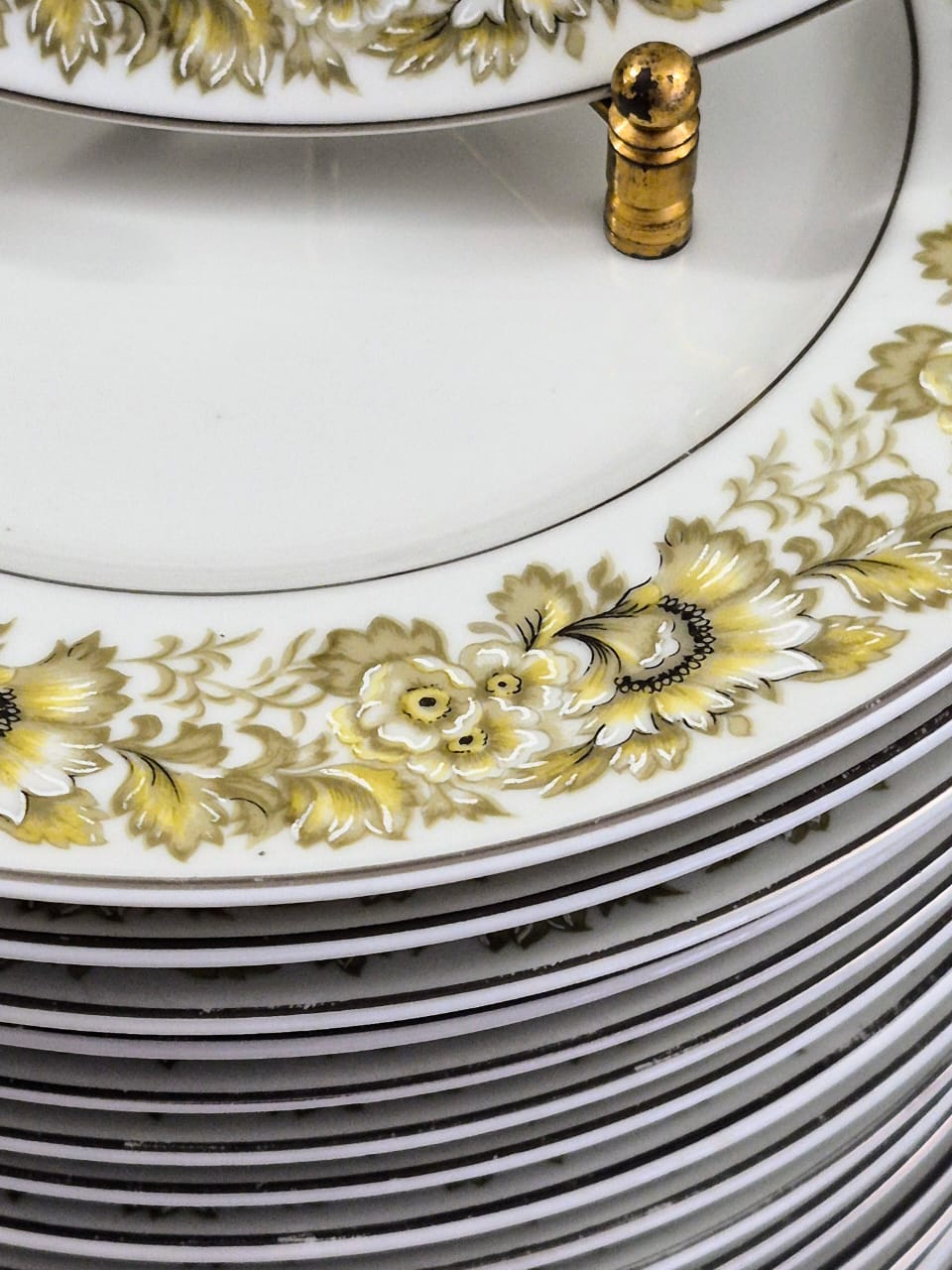 Conjunto de 20 pratos de sobremesa em porcelana vintage Real.  Ótimo estado!