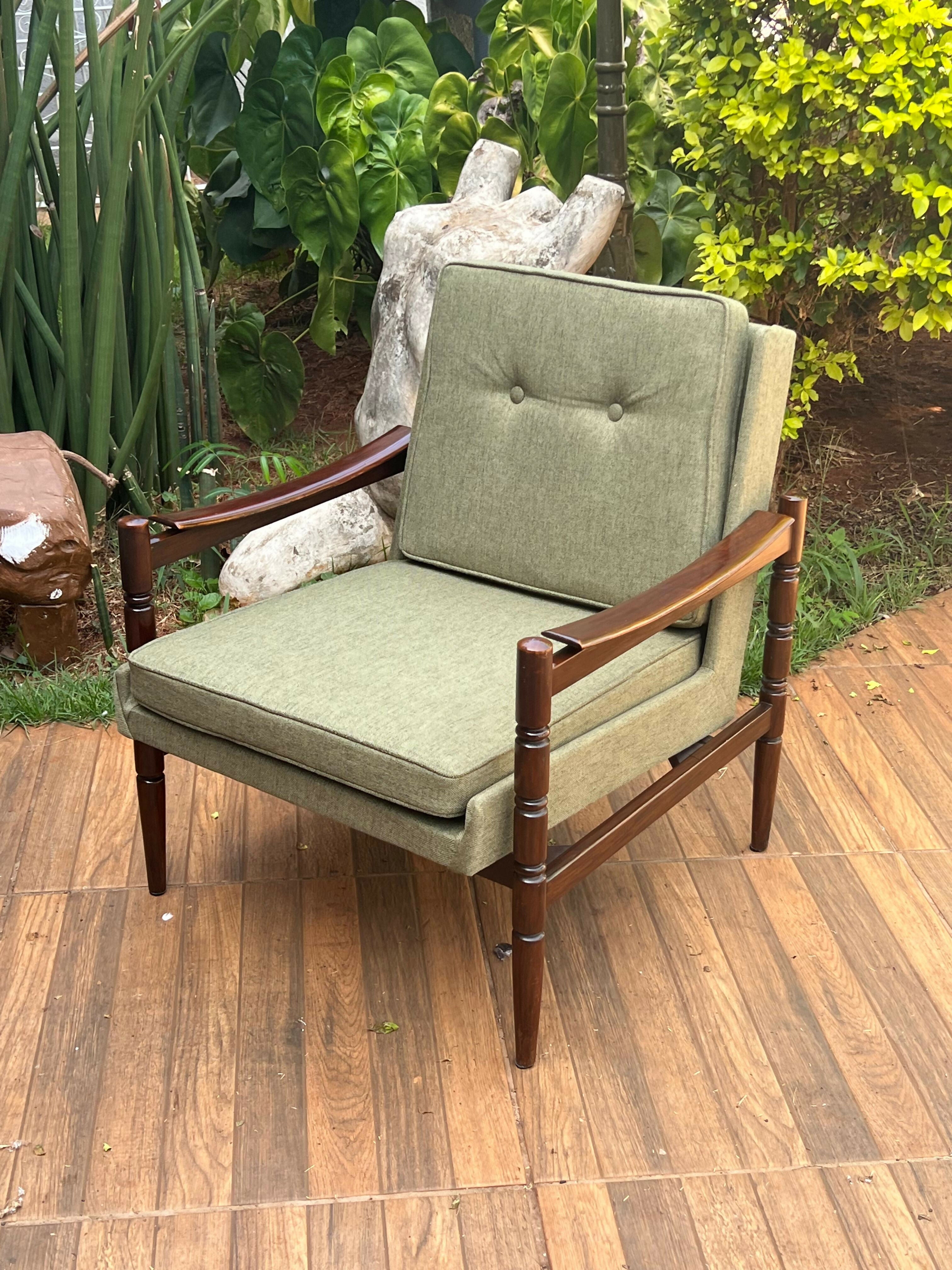 Par de Poltronas Design anos 60
