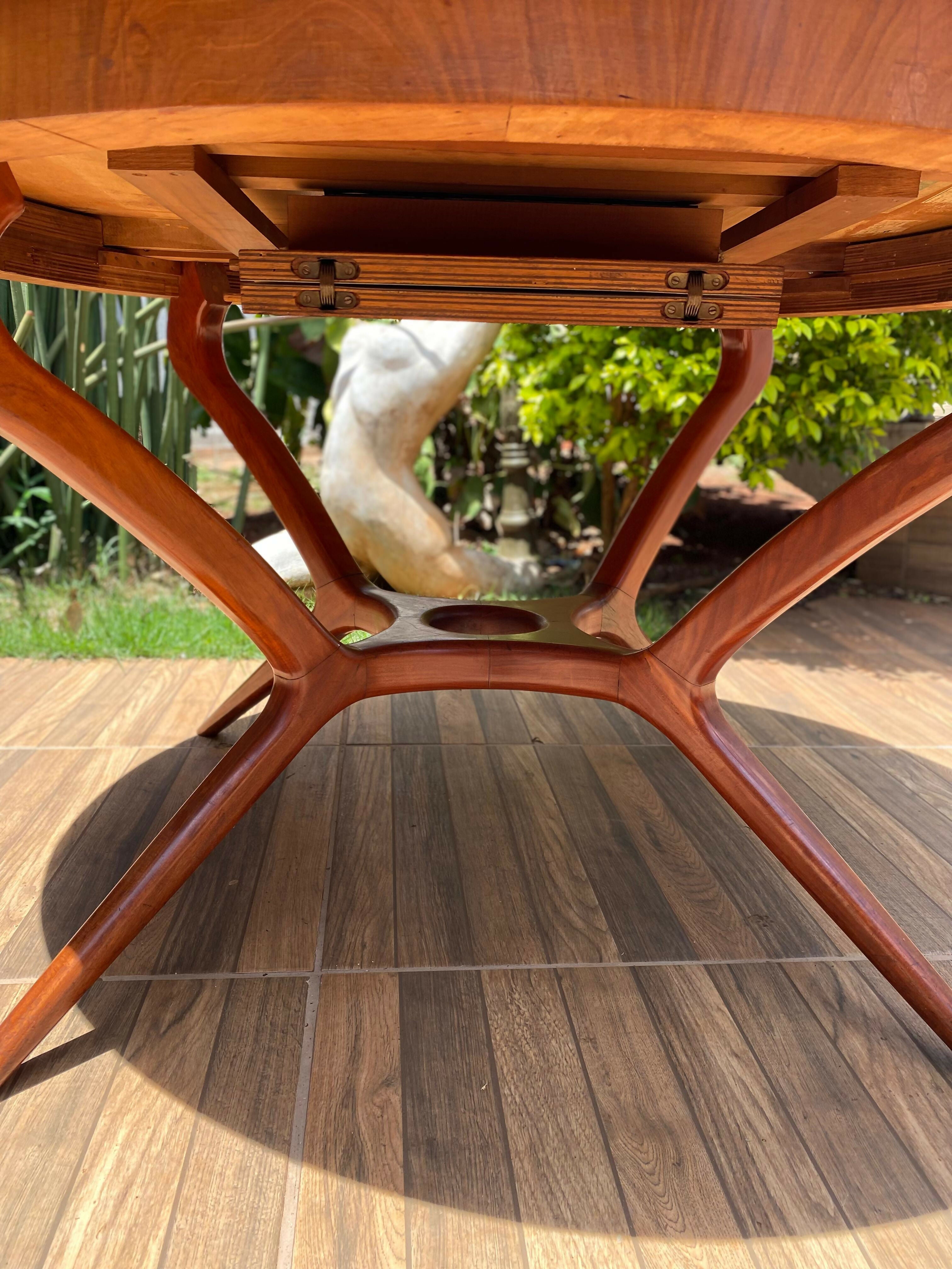 Mesa de jantar redonda - Design anos 60