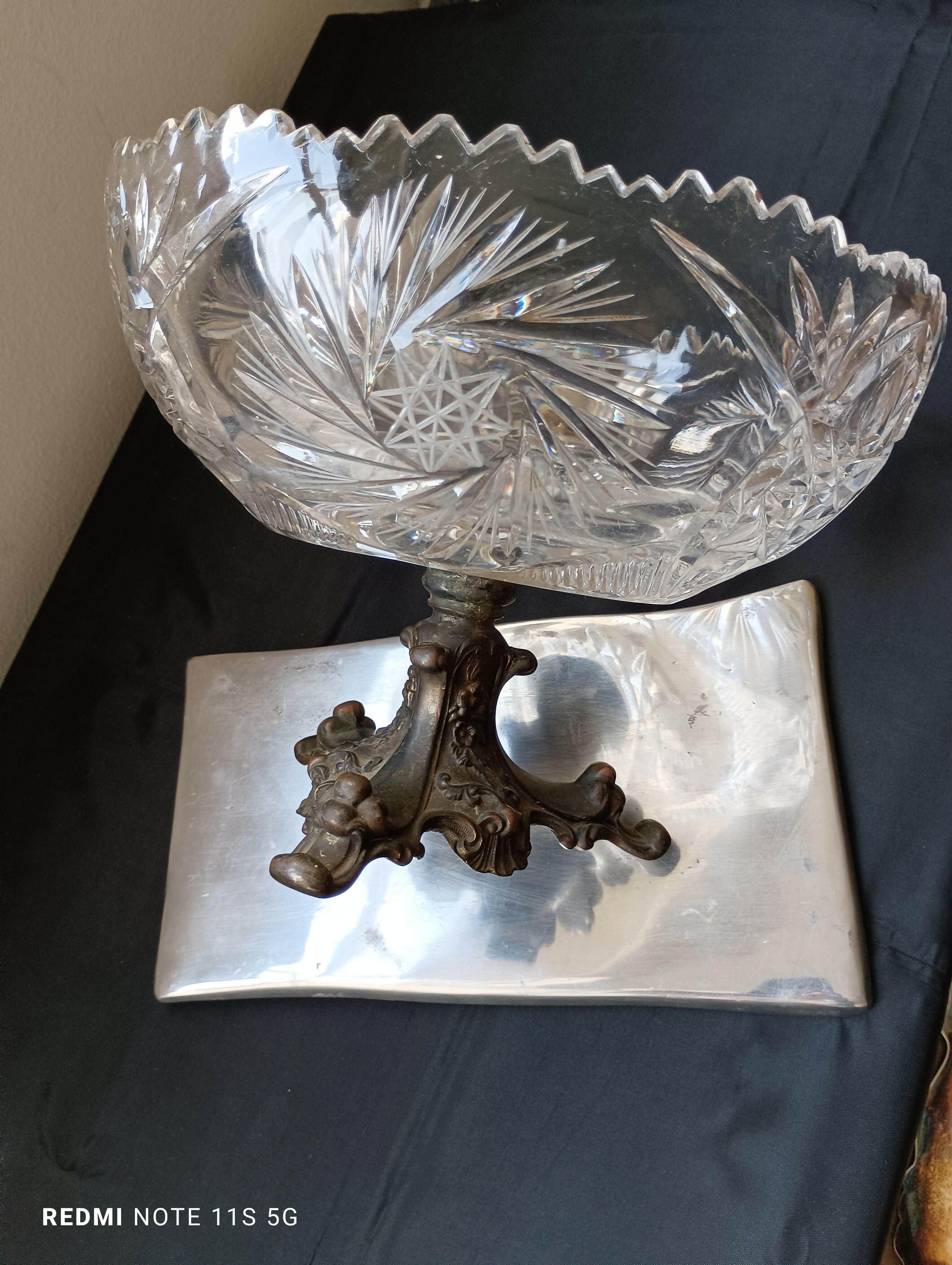 Fruteira de Cristal lapidada com pé de Petit Bronze