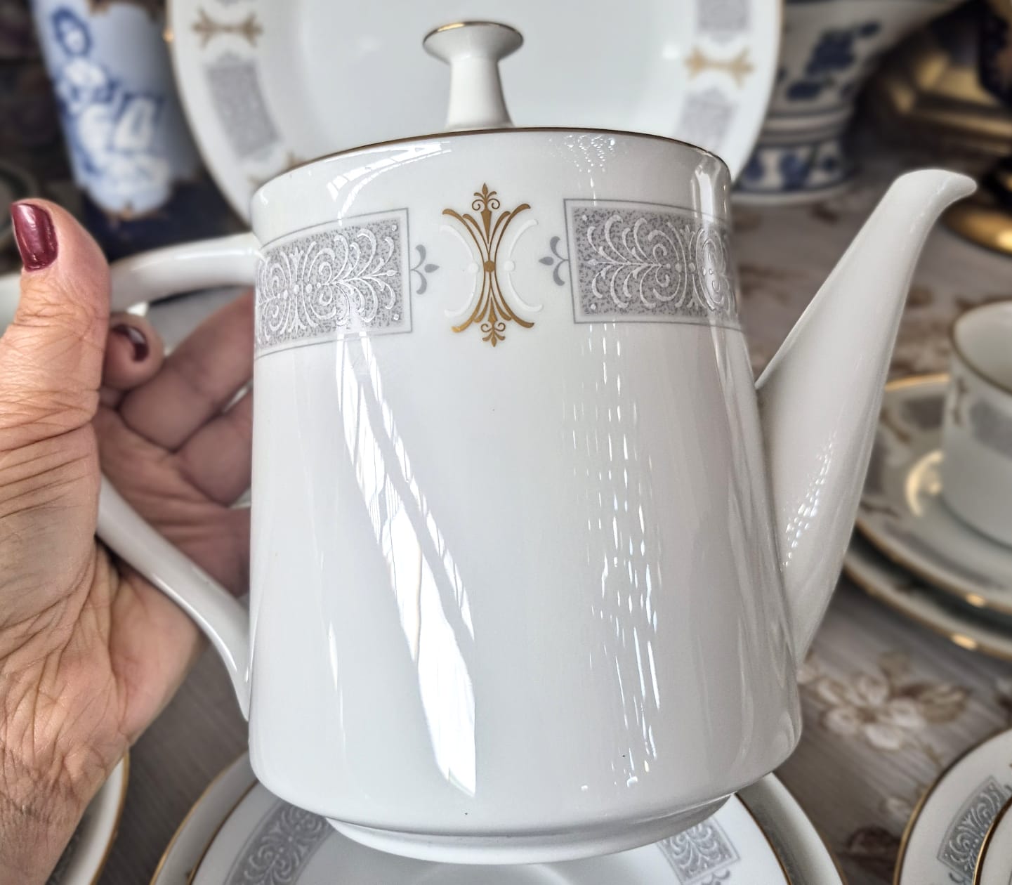 Conjunto de chá em porcelana japonesa Noritake,  linha Classique, 22 peças. Maravilhoso.