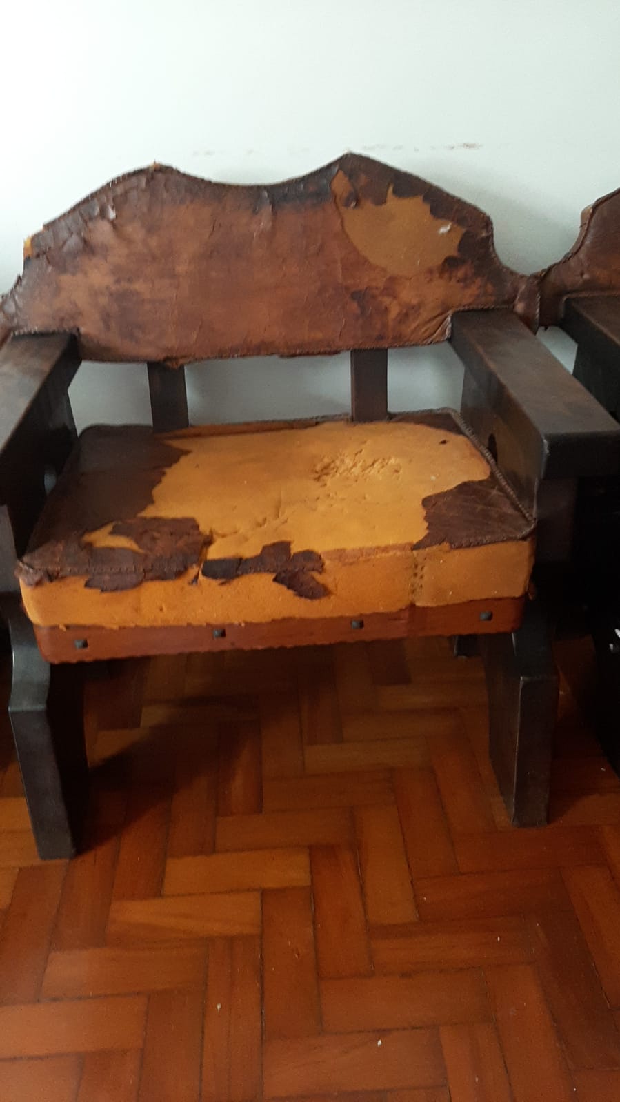 Par de Poltronas Rústicas em Madeira Maciça (Ideal para Reforma / Restauro)