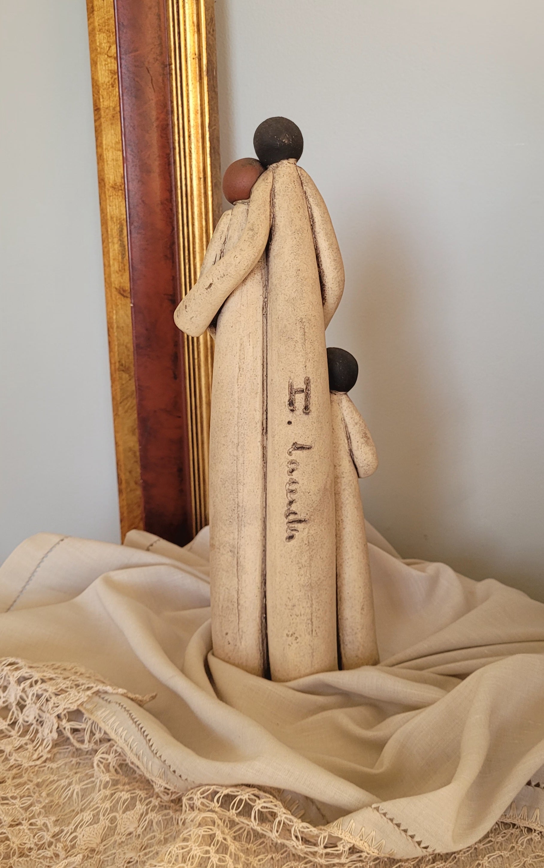 Escultura "A Família" – Isabel Lacerda (Portugal) em argila