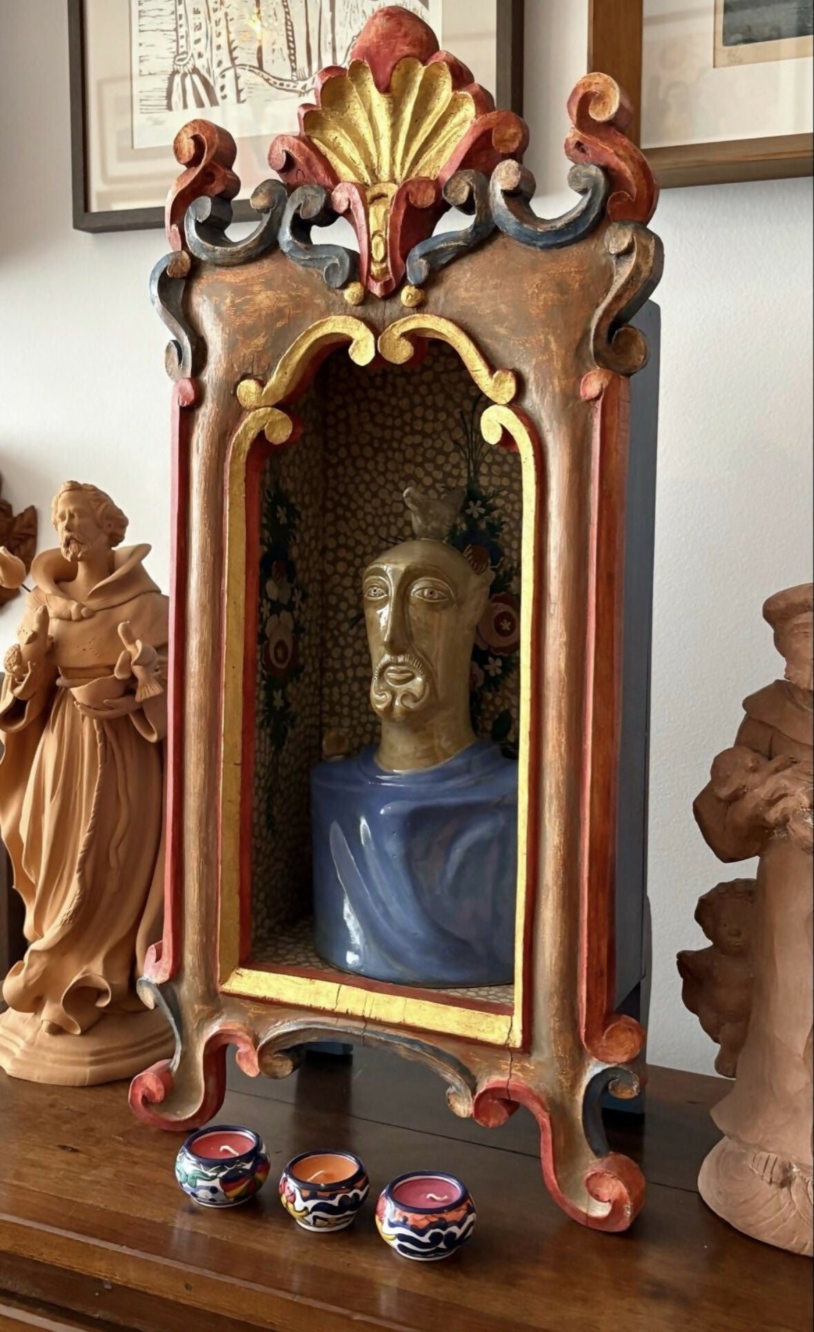 Oratório mineiro estilo barroco entalhado em cedro