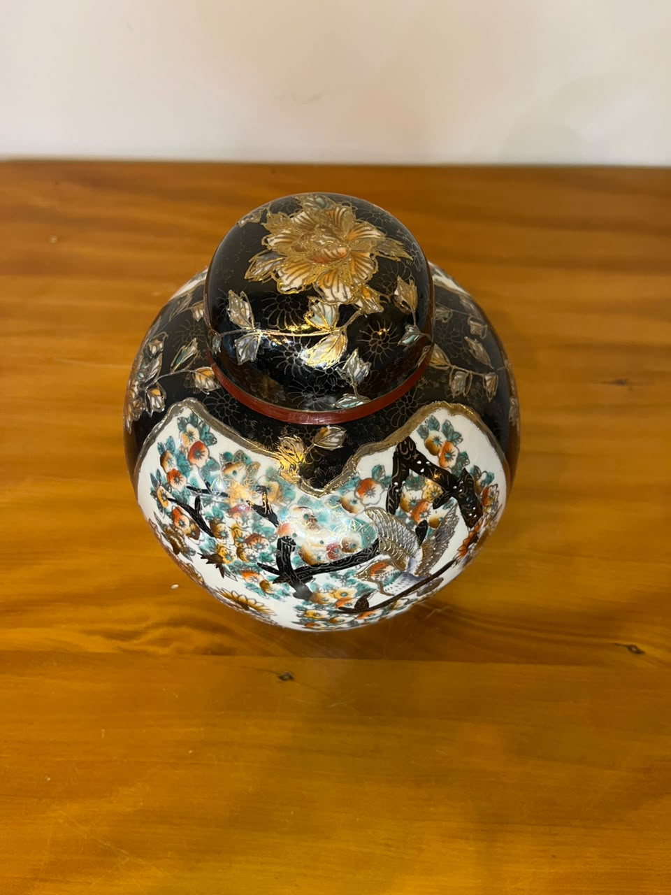 Potiche Oriental em Porcelana – Aves, Flores e Dourado