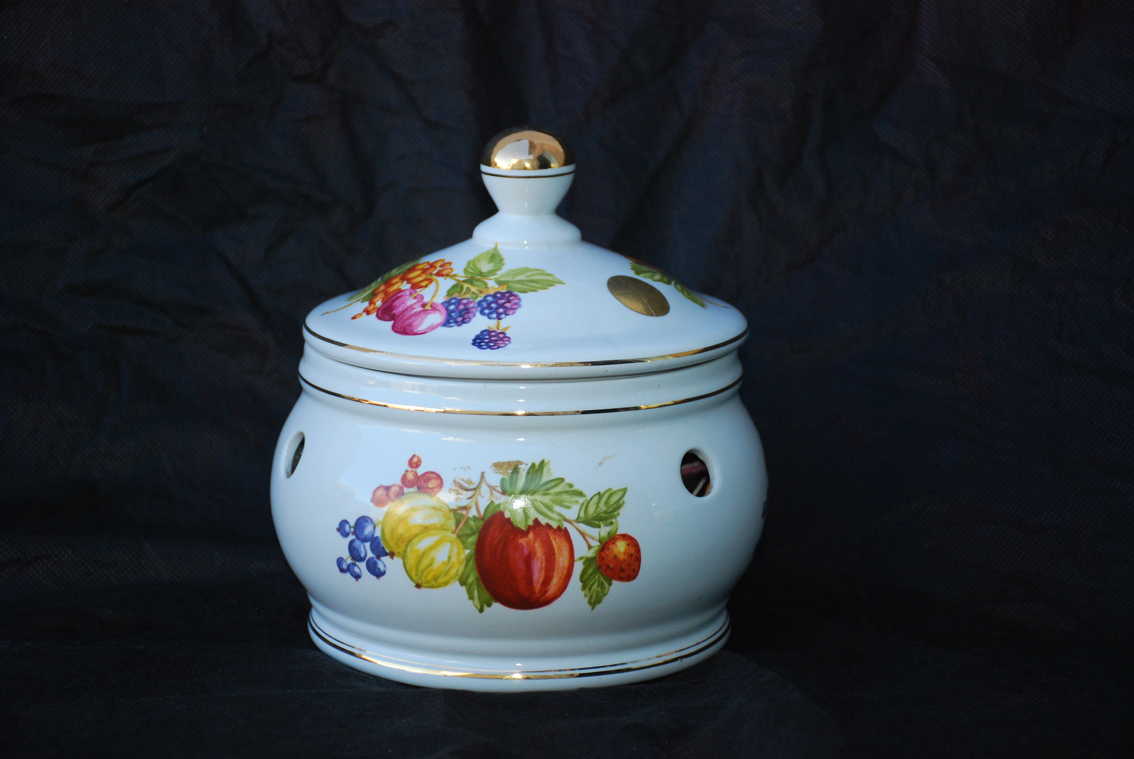 Potiche porta alho de porcelana portuguesa da linha frazarte classic,