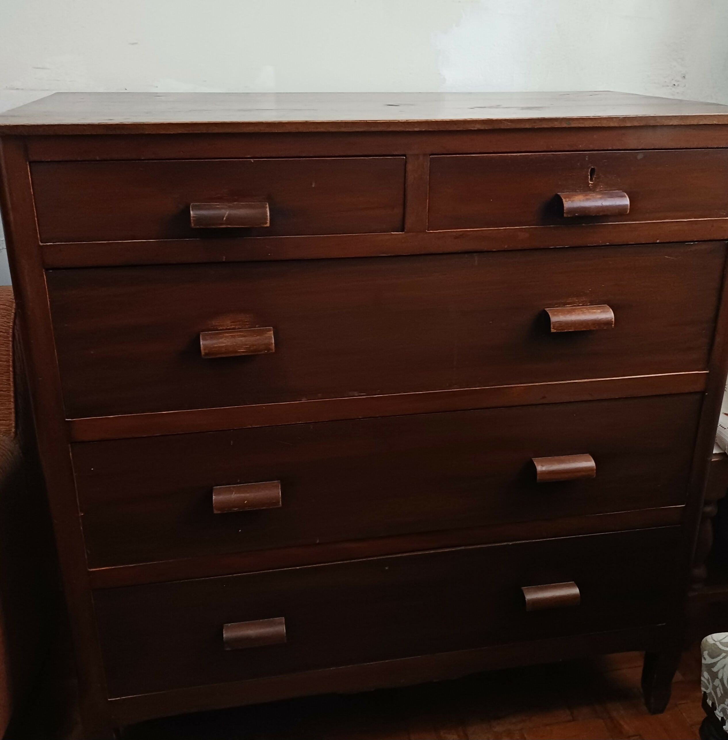 Cômoda madeira maciça com 5 gavetas