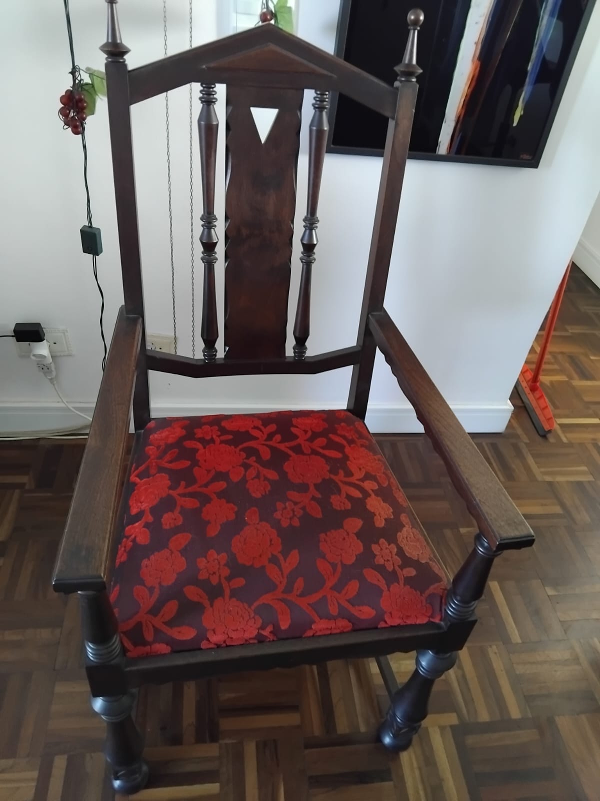  Cadeira De Braço Antiga Estilo Colonial Madeira Maciça com estofado vermelho floral 