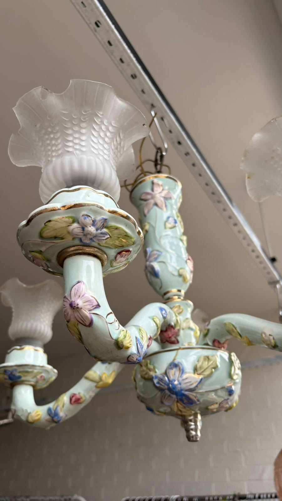 Lustre Vintage Clássico em Porcelana Pintada (4 Braços)