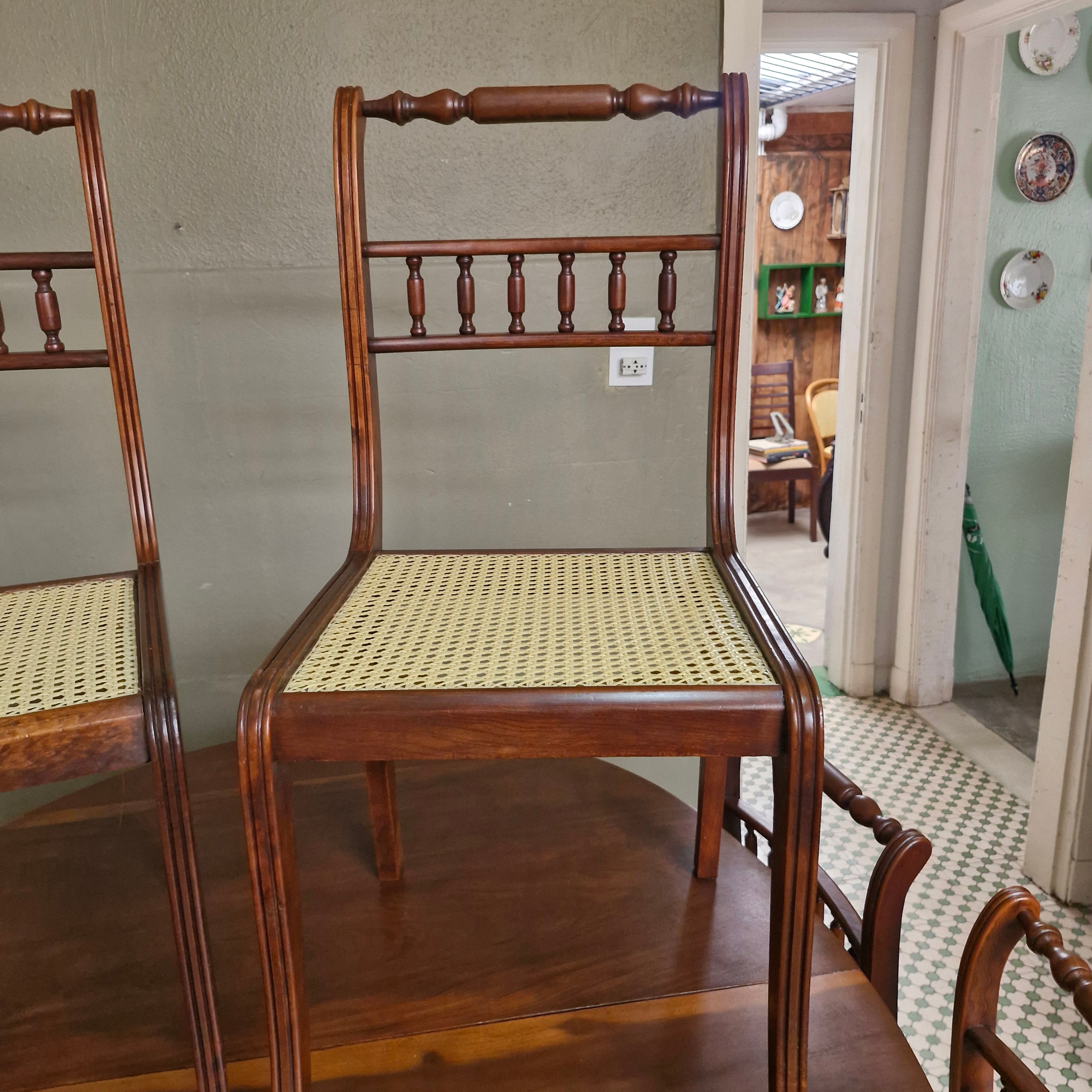Jogo Mesa de Jantar Oval e 6 cadeiras em madeirae palhinha 