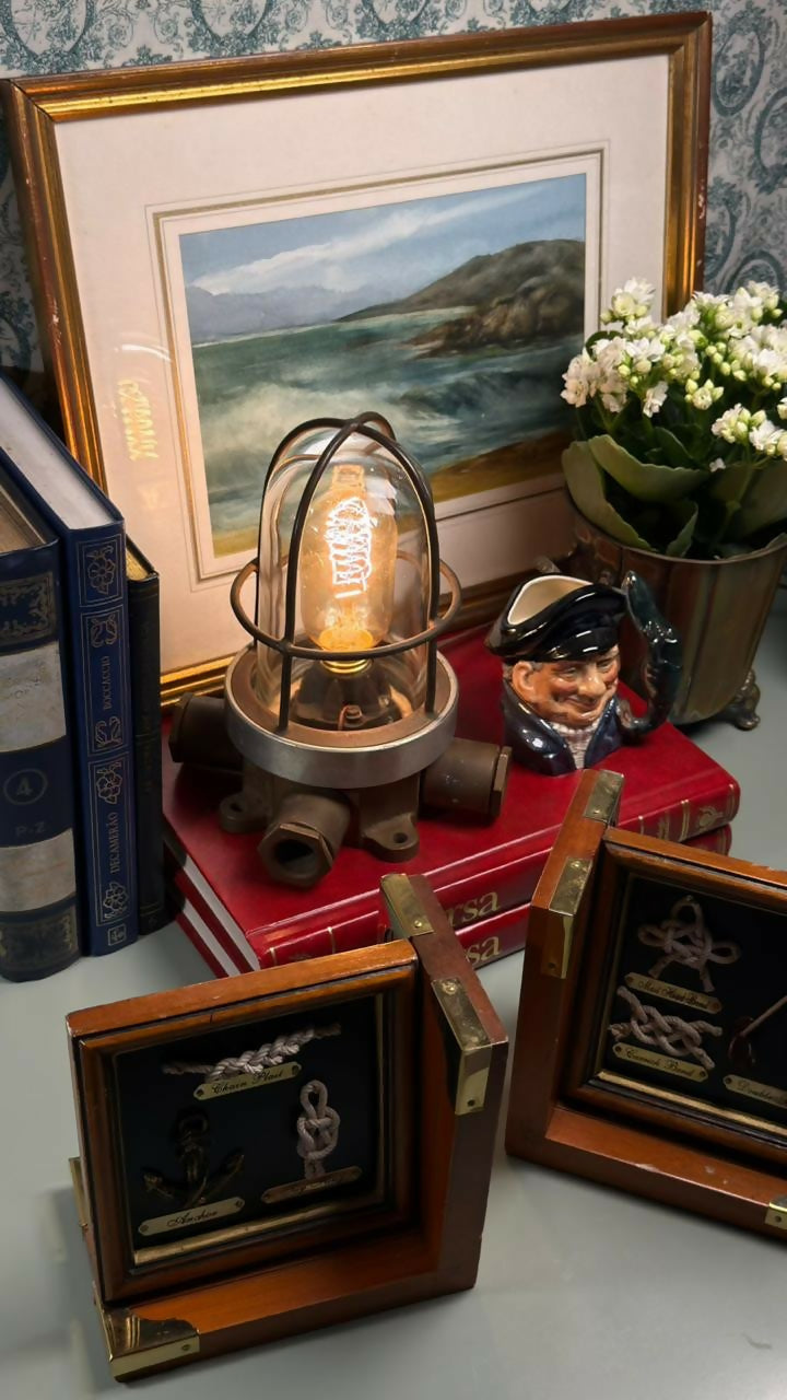 Luminária náutica original em bronze