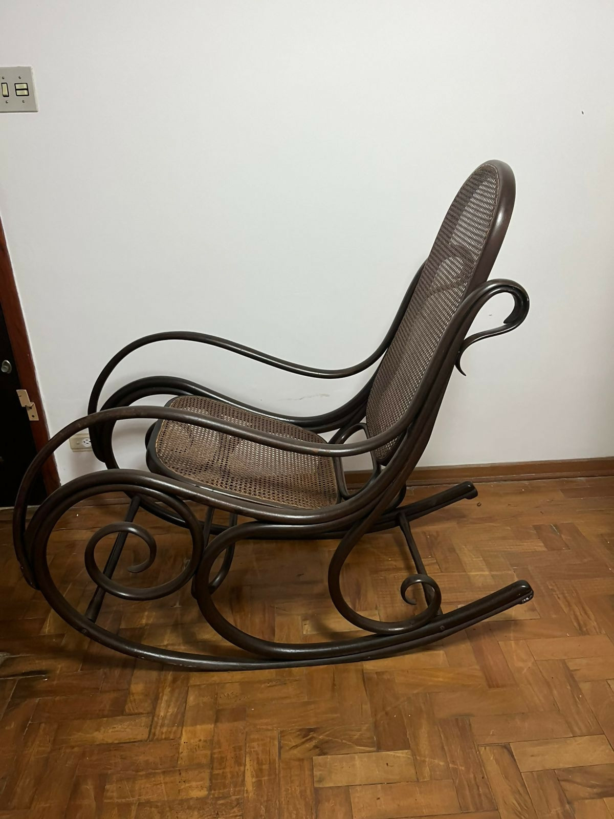 Cadeira de balanço antiga