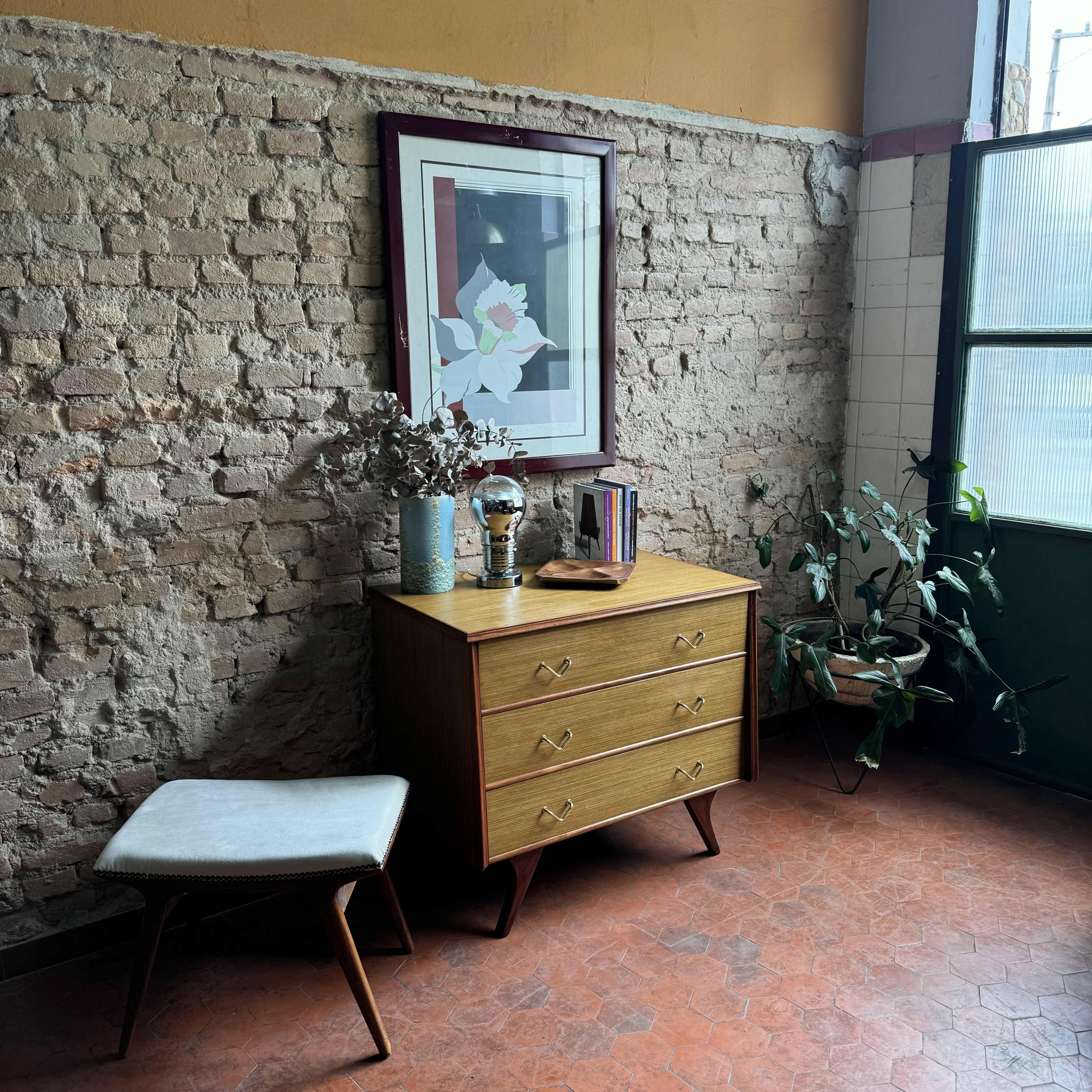 Cômoda antiga anos 60