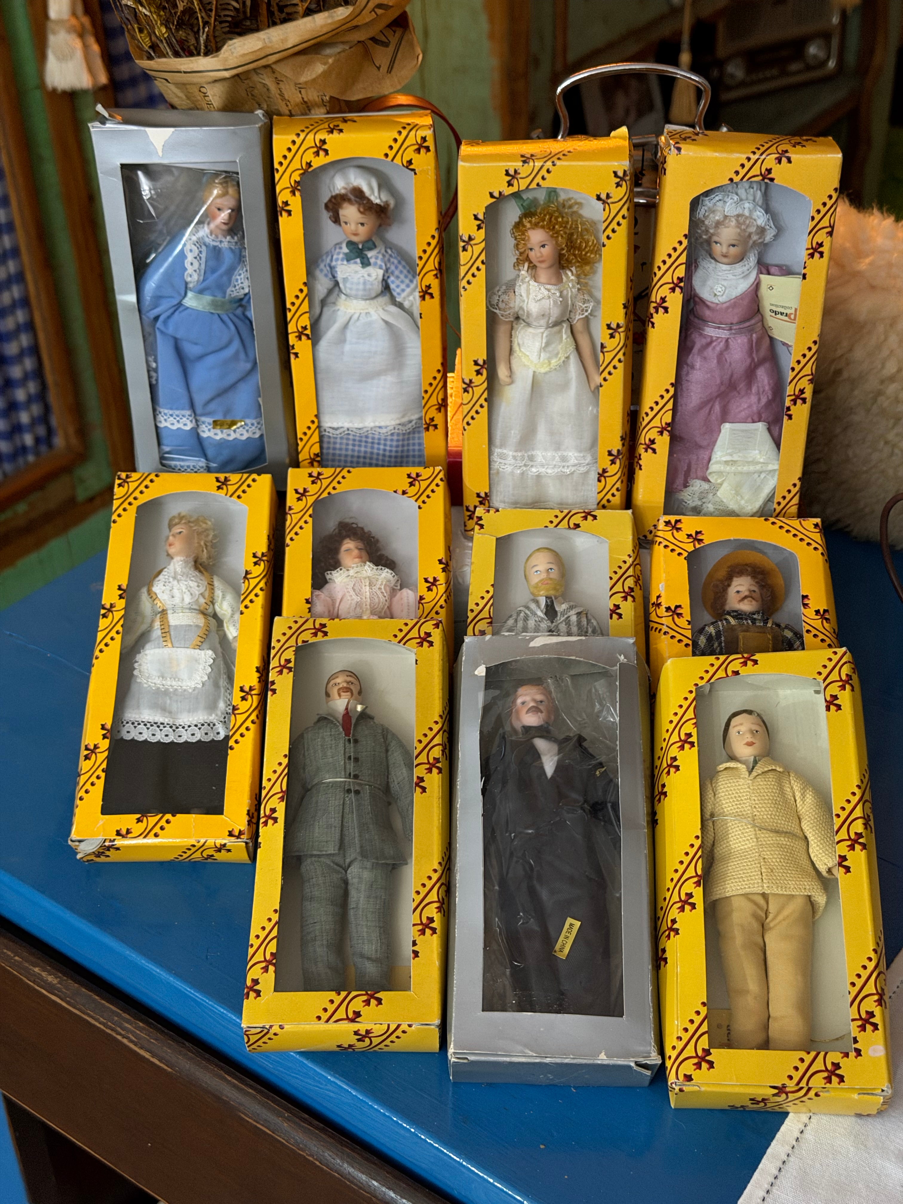DEL PRADO - Bonecas em miniatura da renomada coleção Del Prado. Roupas vitorianas e rico em detalhes (valor unitário) 