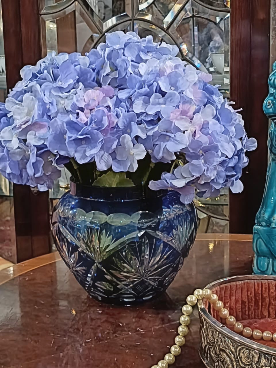Vaso em Cristal Azul Cobalto lapidado 
