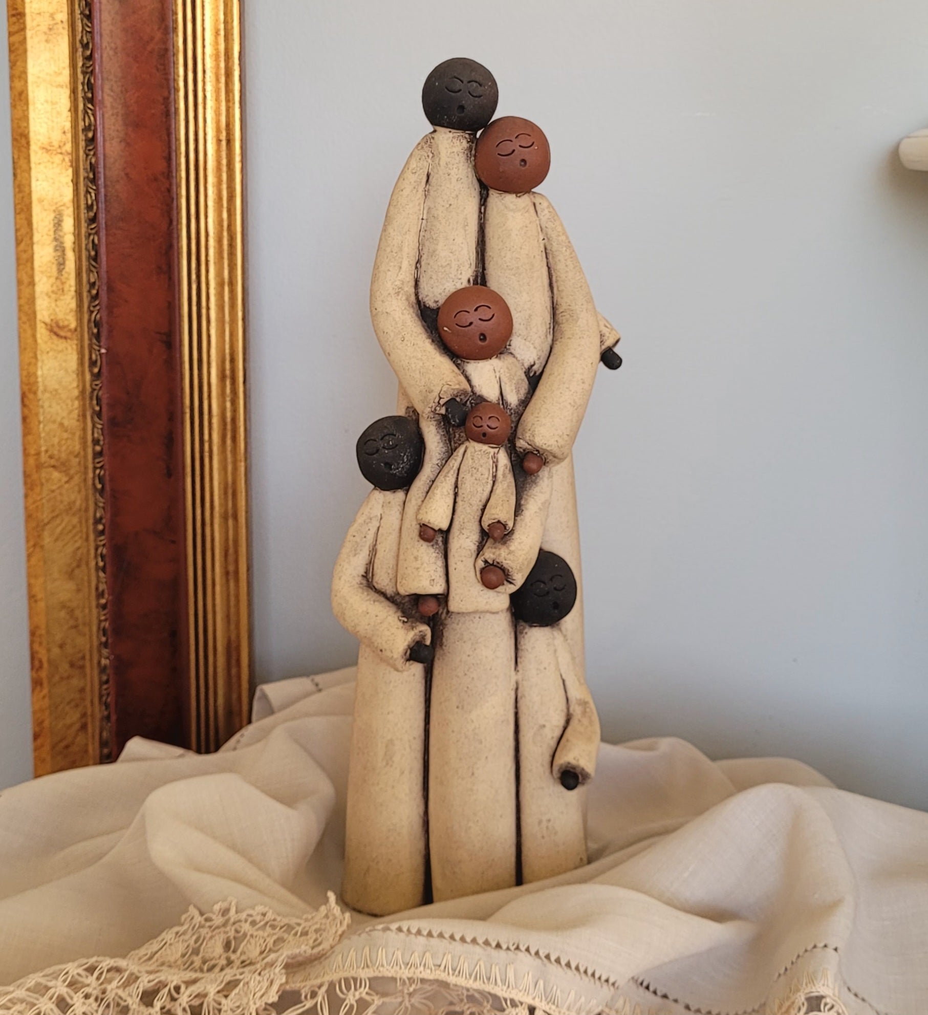 Escultura "A Família" – Isabel Lacerda (Portugal) em argila