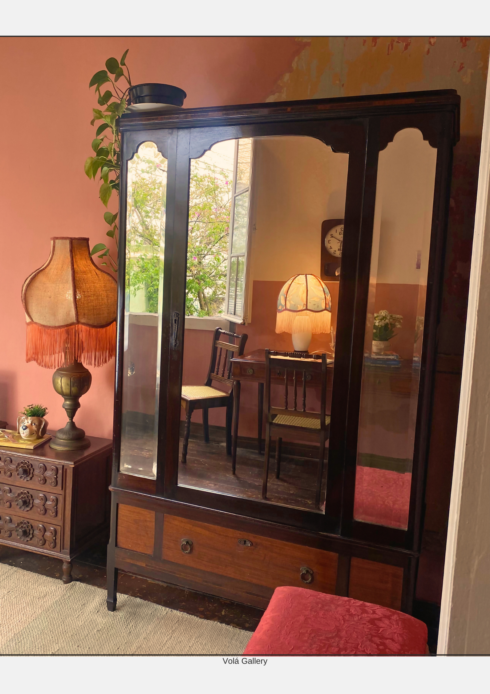 Guarda Vestido Art Déco 40s com Marchetaria e vidros bisotados