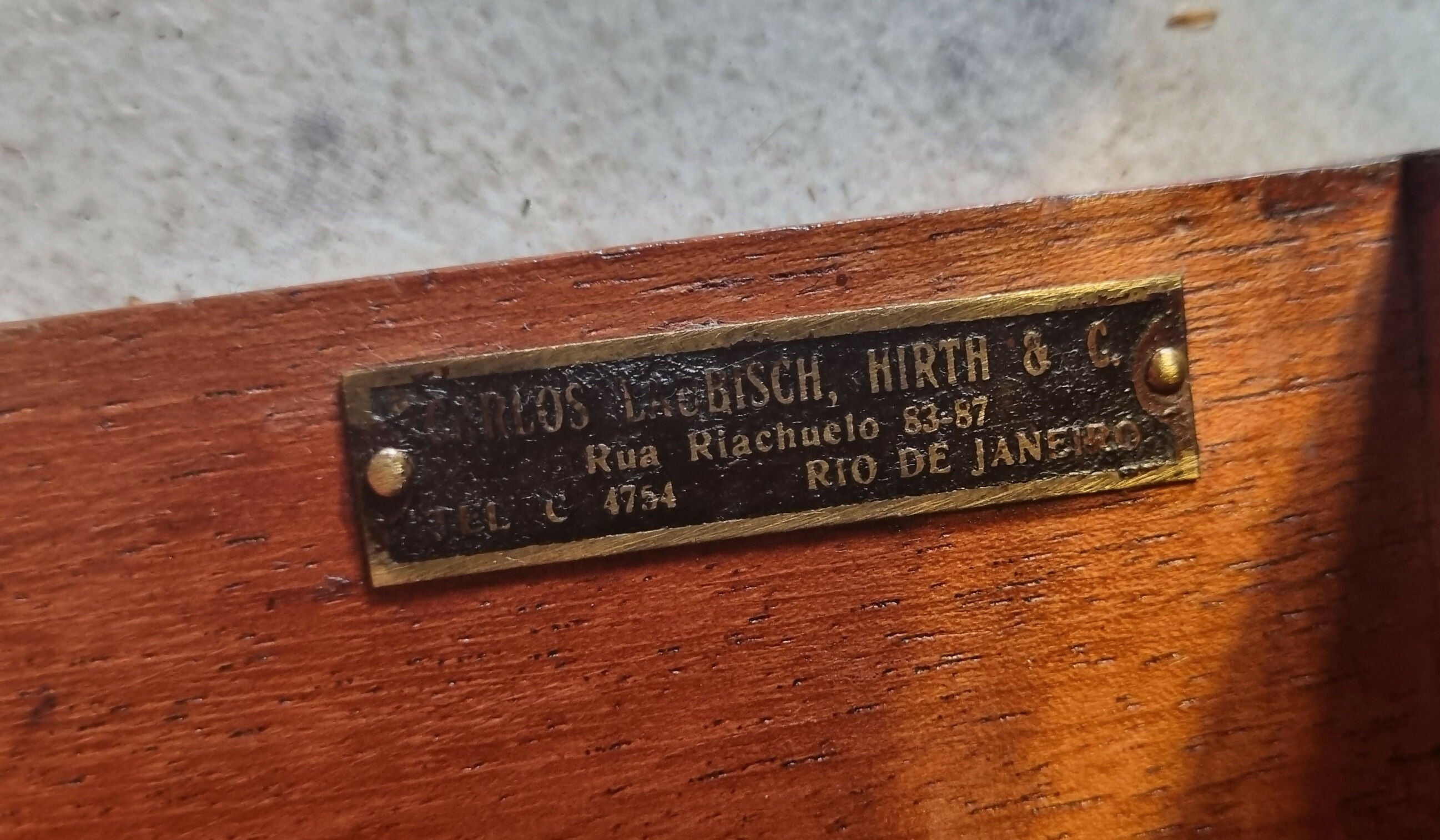 Estante Neoclássica Laubisch-Hirth