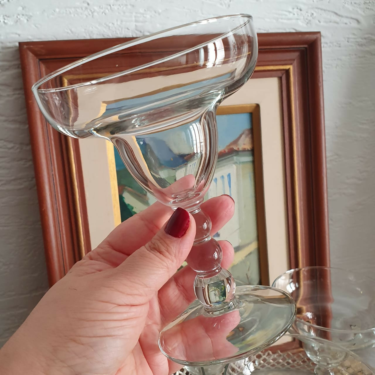 Conjunto de 8 taças para coquetéis em cristal transparente liso e haste ornamentada com esferas. Lindas e intactas!